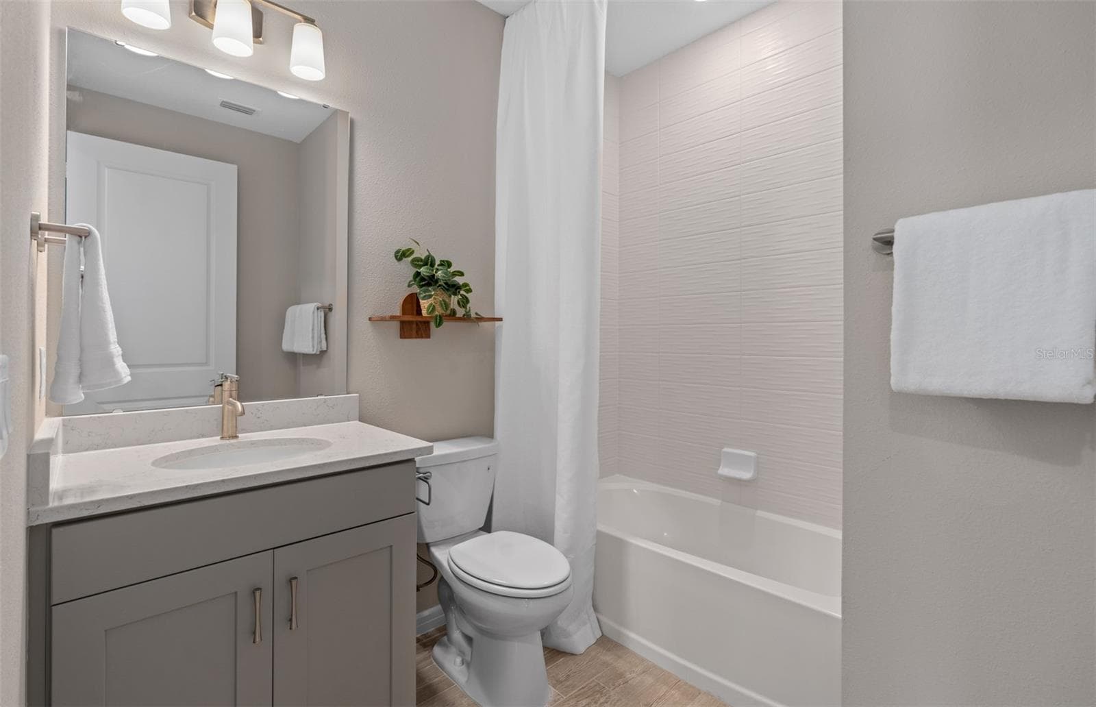 Model Home Design Only. Pictures and furnishings are for illustrative purposes only. Elevations, colors and options may vary. Furniture is for model home staging only. - 6752 SUNRISE COVE DRIVE, CLERMONT