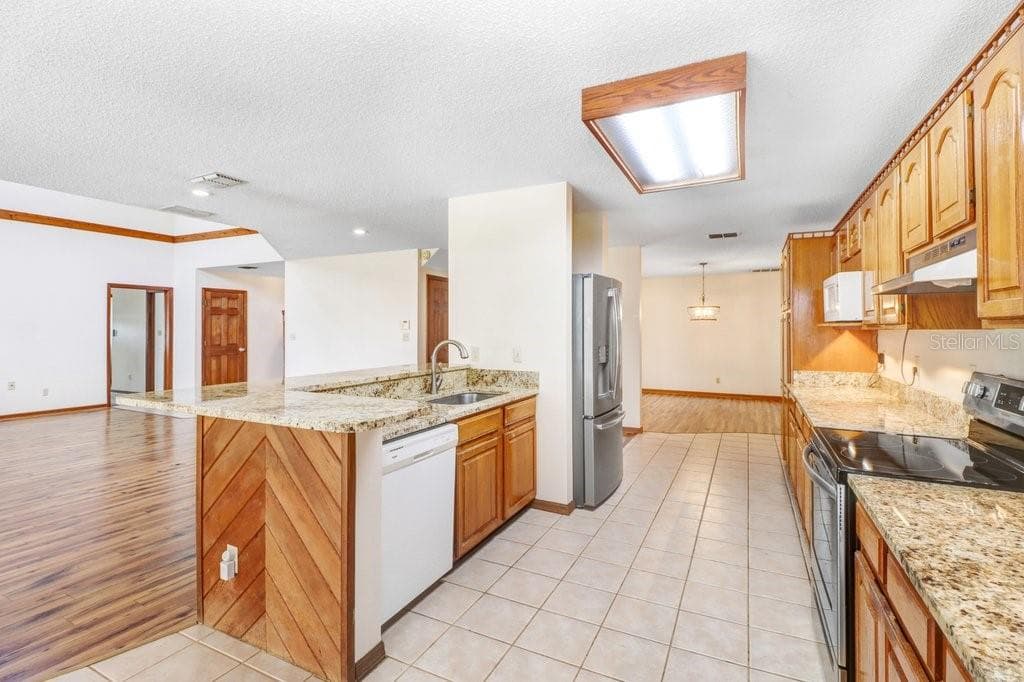 Kitchen with SOLID WOOD cabinets - 13108 LILITA AVE, DOVER
