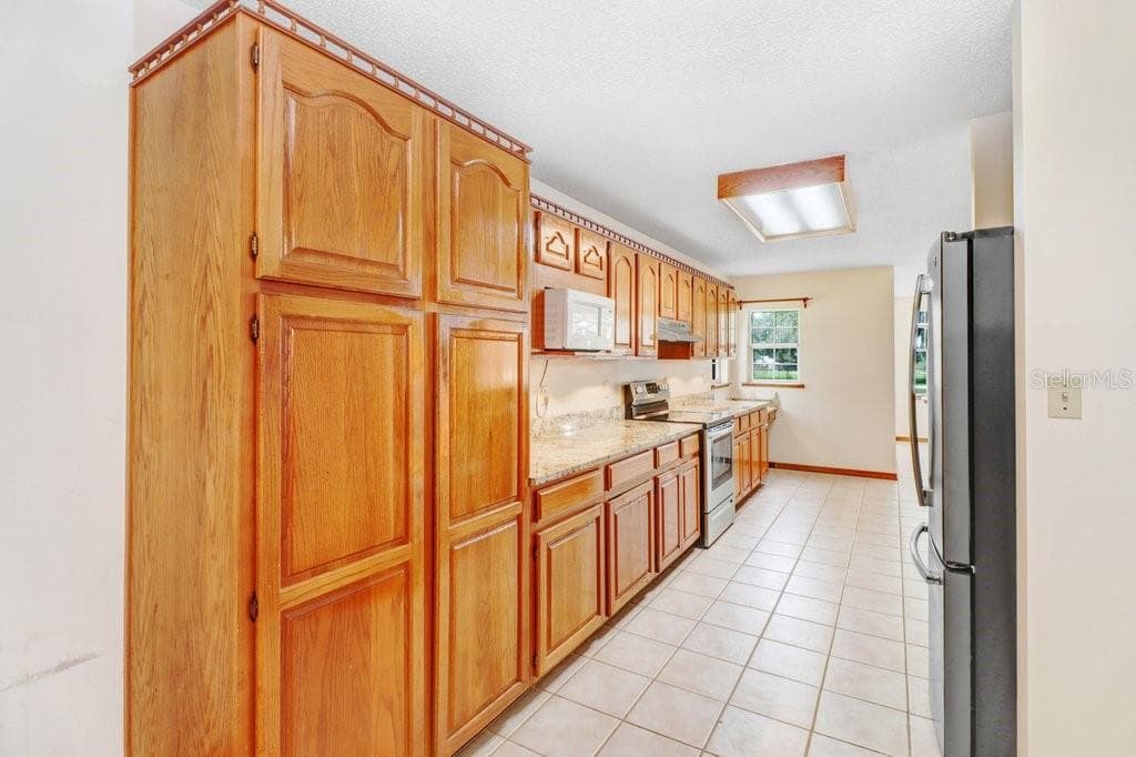 Kitchen with SOLID WOOD cabinets and Granite Counters - 13108 LILITA AVE, DOVER