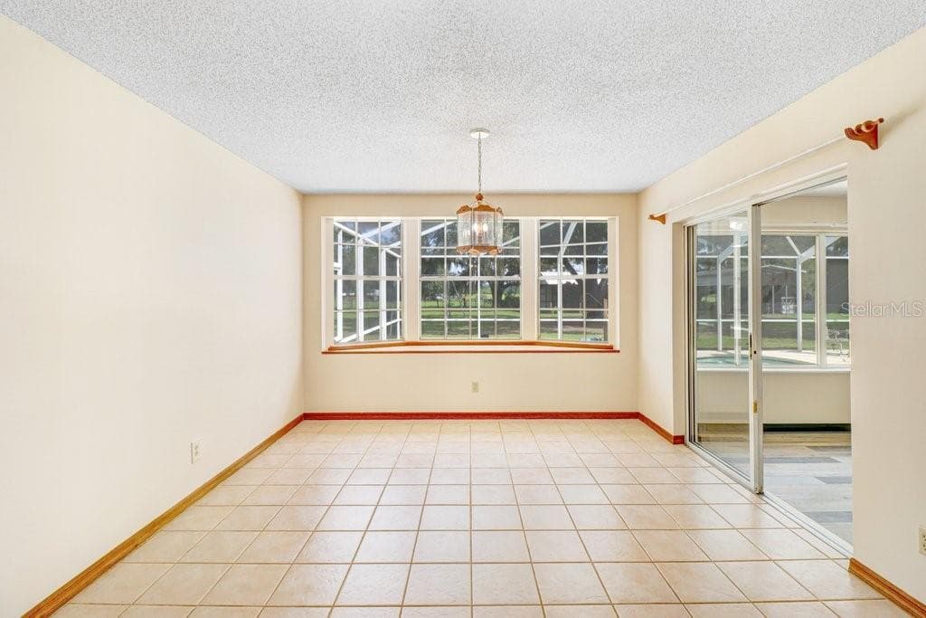 Large Flex Space/Eat in Breakfast Nook - 13108 LILITA AVE, DOVER