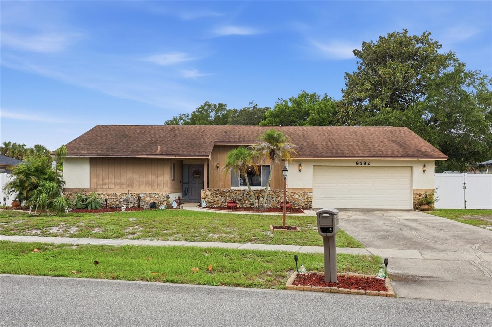 8582 CEDAR COVE DR