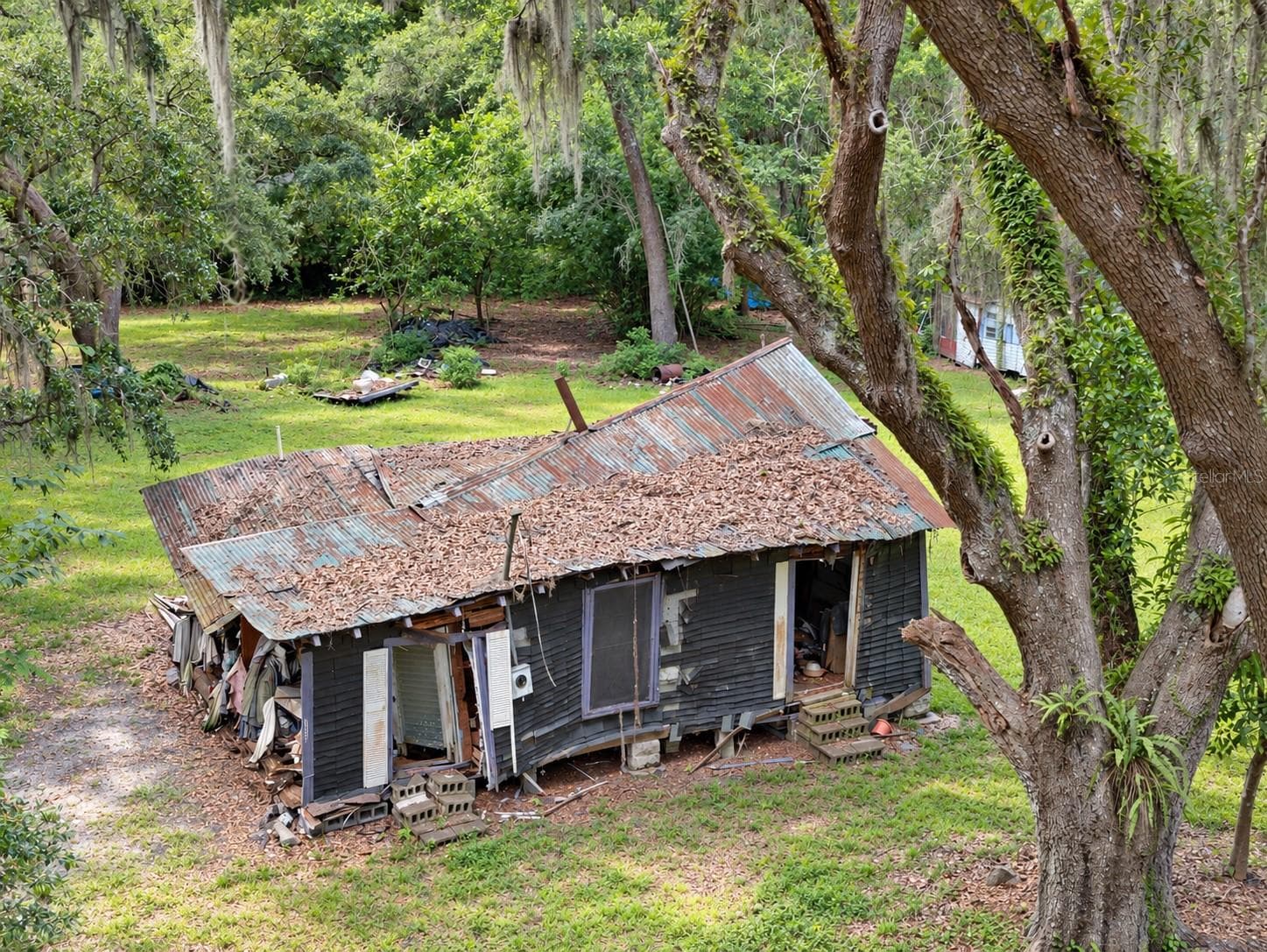 302 NE BAY AVE