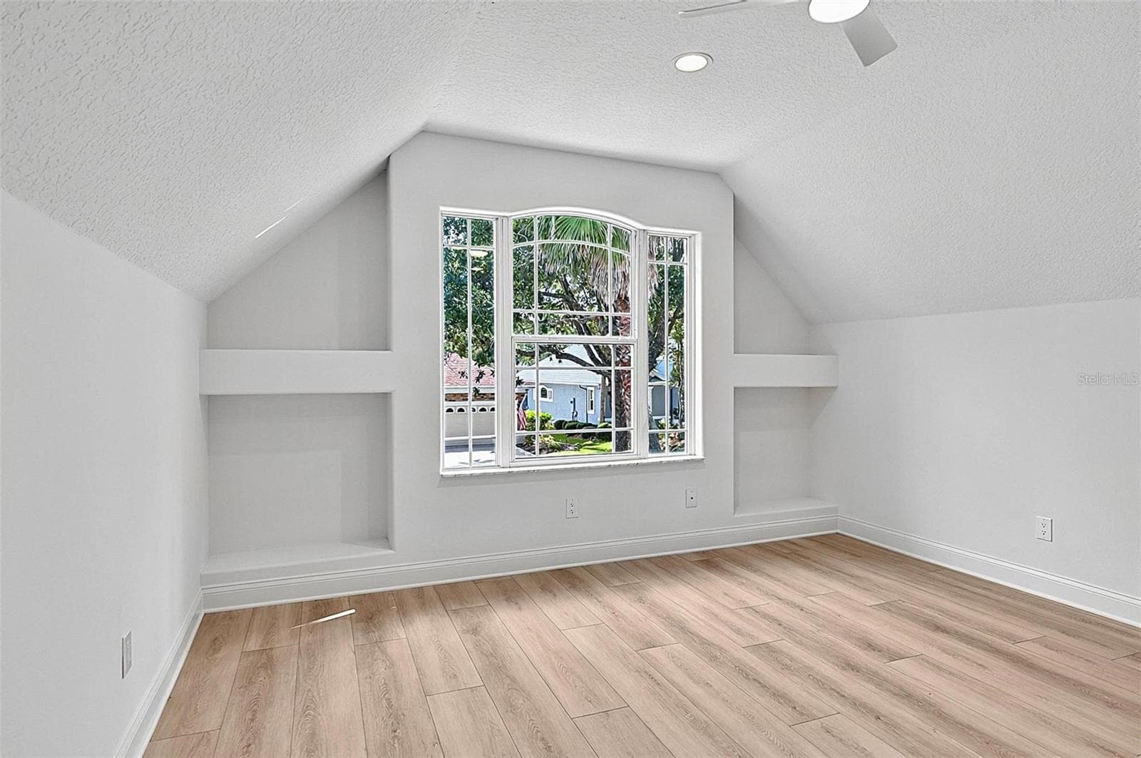 Huge 4th bedroom with built in shelves and en-suite - 17 GRANDVIEW DR, PALM COAST