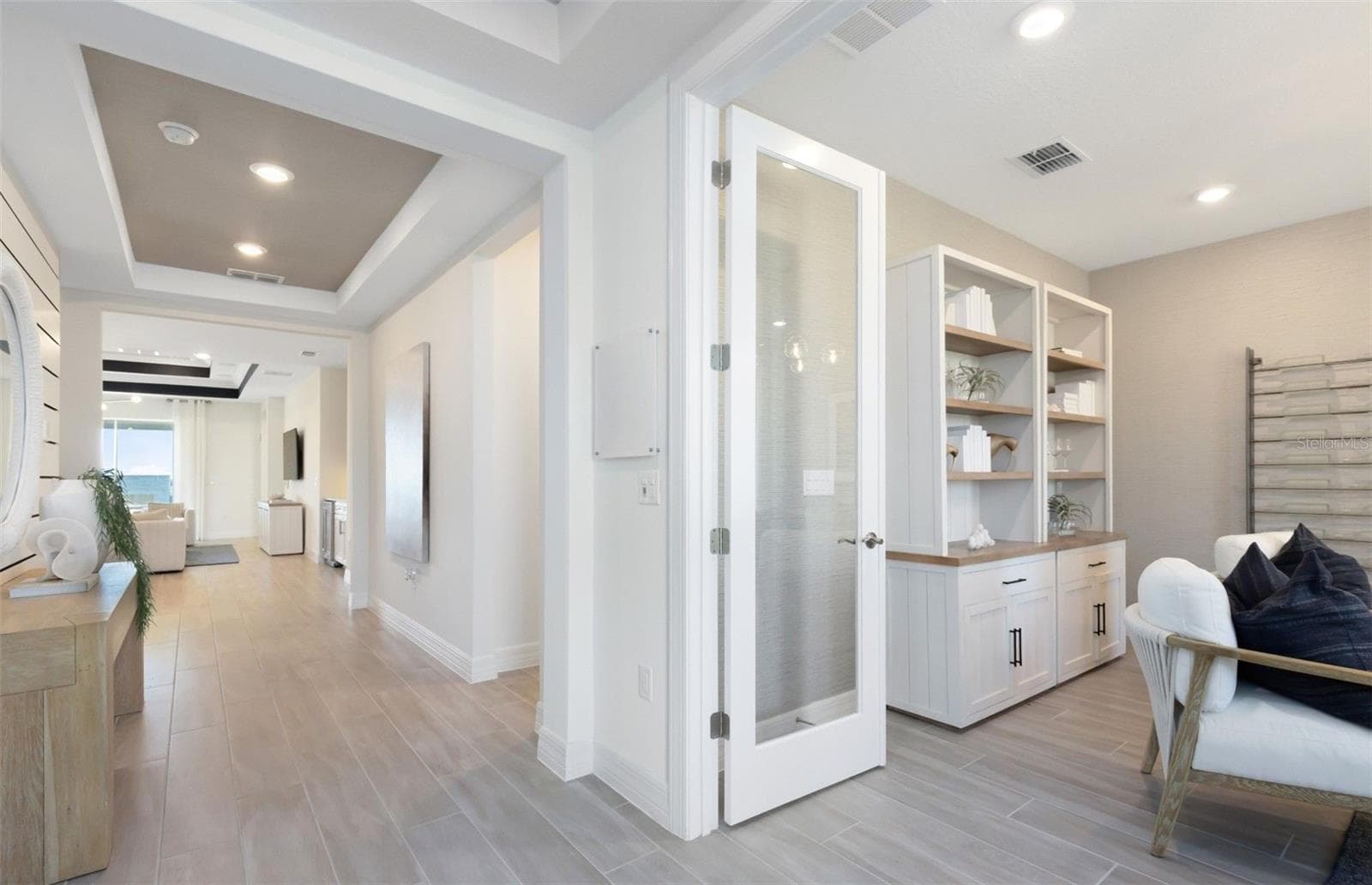 Model Home Design Only. Pictures and furnishings are for illustrative purposes only. Elevations, colors and options may vary. Furniture is for model home staging only. - 285 CRYSTAL WOOD DRIVE, WINTER GARDEN