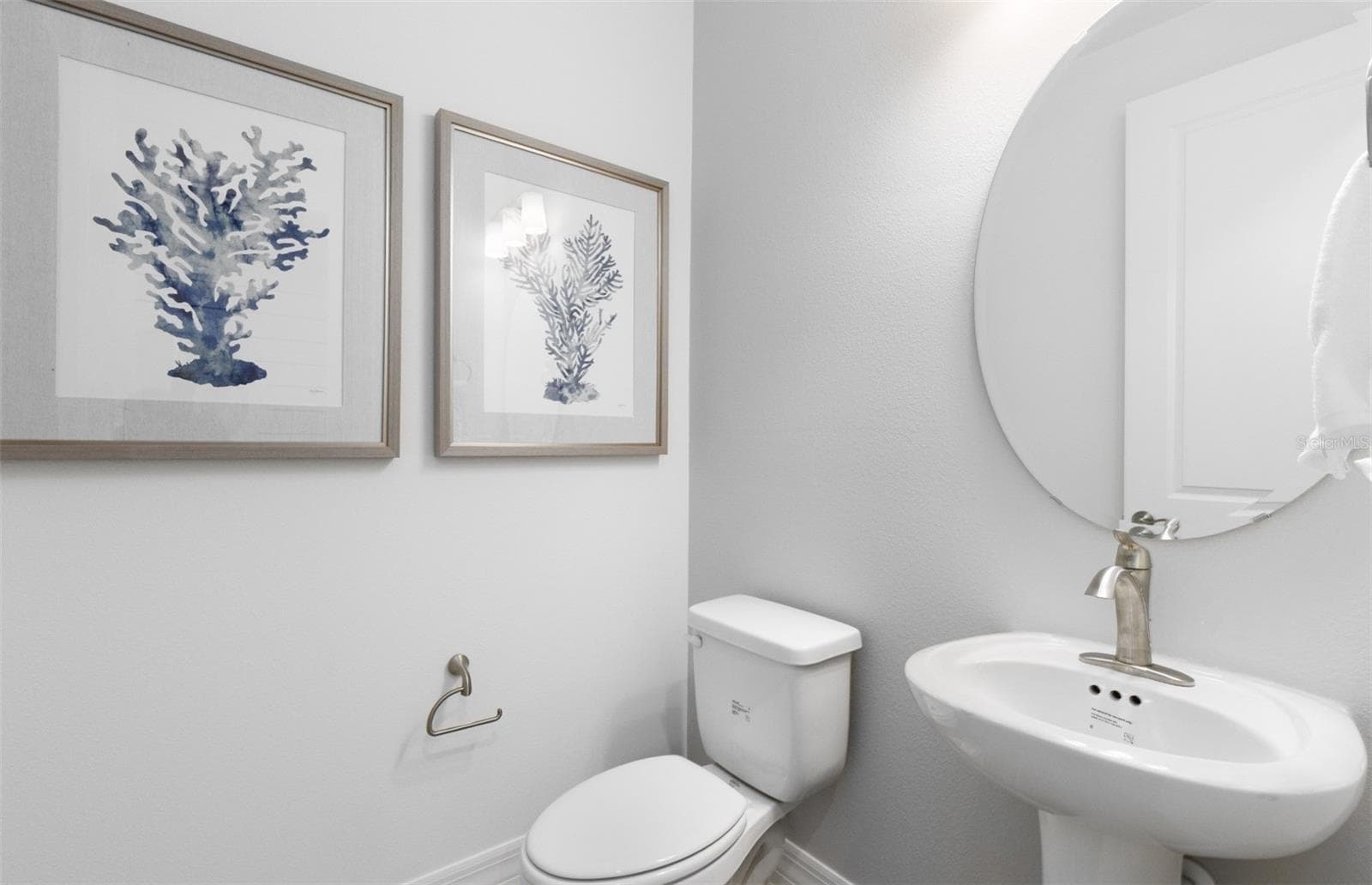Model Home Design Only. Pictures and furnishings are for illustrative purposes only. Elevations, colors and options may vary. Furniture is for model home staging only. - 285 CRYSTAL WOOD DRIVE, WINTER GARDEN