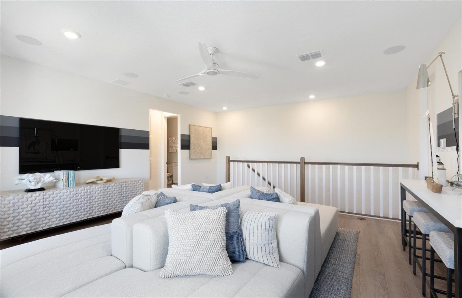 Model Home Design Only. Pictures and furnishings are for illustrative purposes only. Elevations, colors and options may vary. Furniture is for model home staging only. - 285 CRYSTAL WOOD DRIVE, WINTER GARDEN