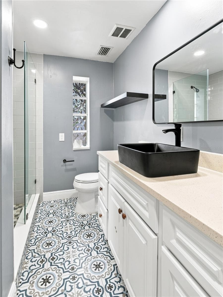 Single Family Residence at 1803 E ANNONA AVE, TAMPA, photo 9 of 19