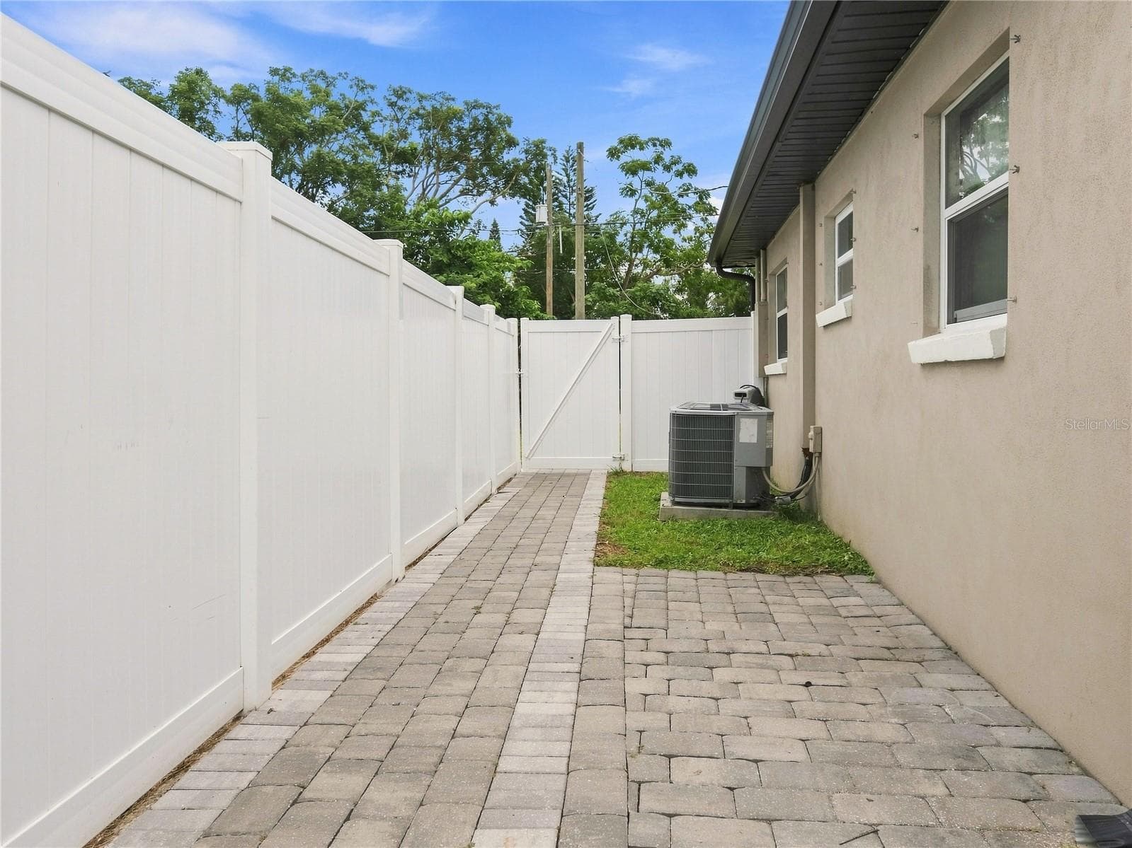 Single Family Residence at 1803 E ANNONA AVE, TAMPA, photo 13 of 19
