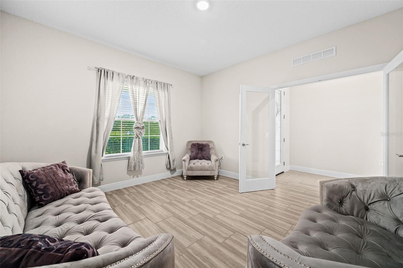 Office - 5615 SW 215TH TER, NEWBERRY