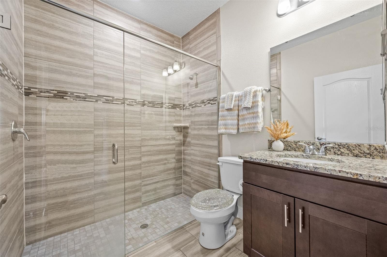 Front Guest bath - 5615 SW 215TH TER, NEWBERRY