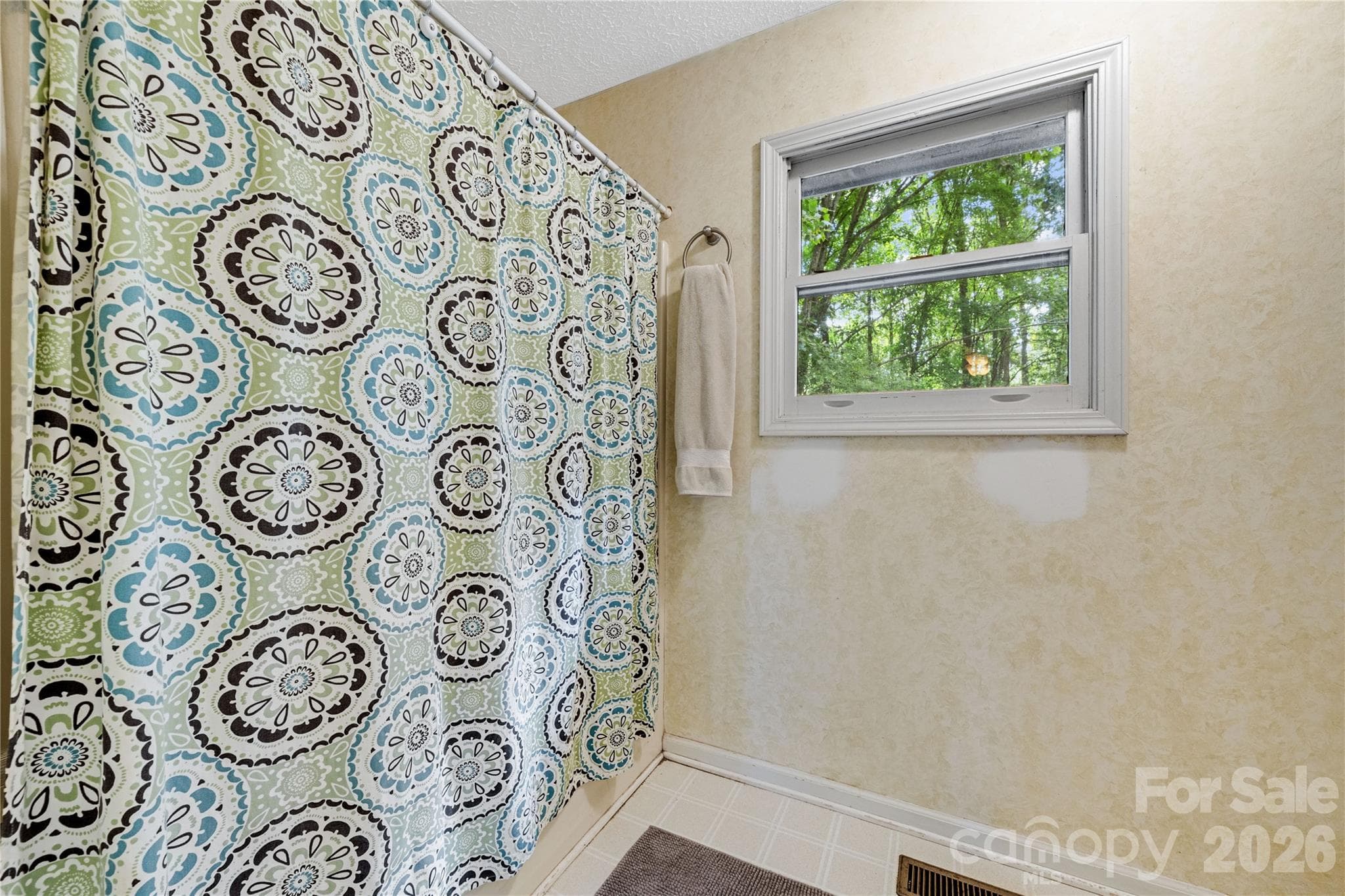 Single Family Residence at 160 Palomino Trail, Mount Holly, photo 20 of 48