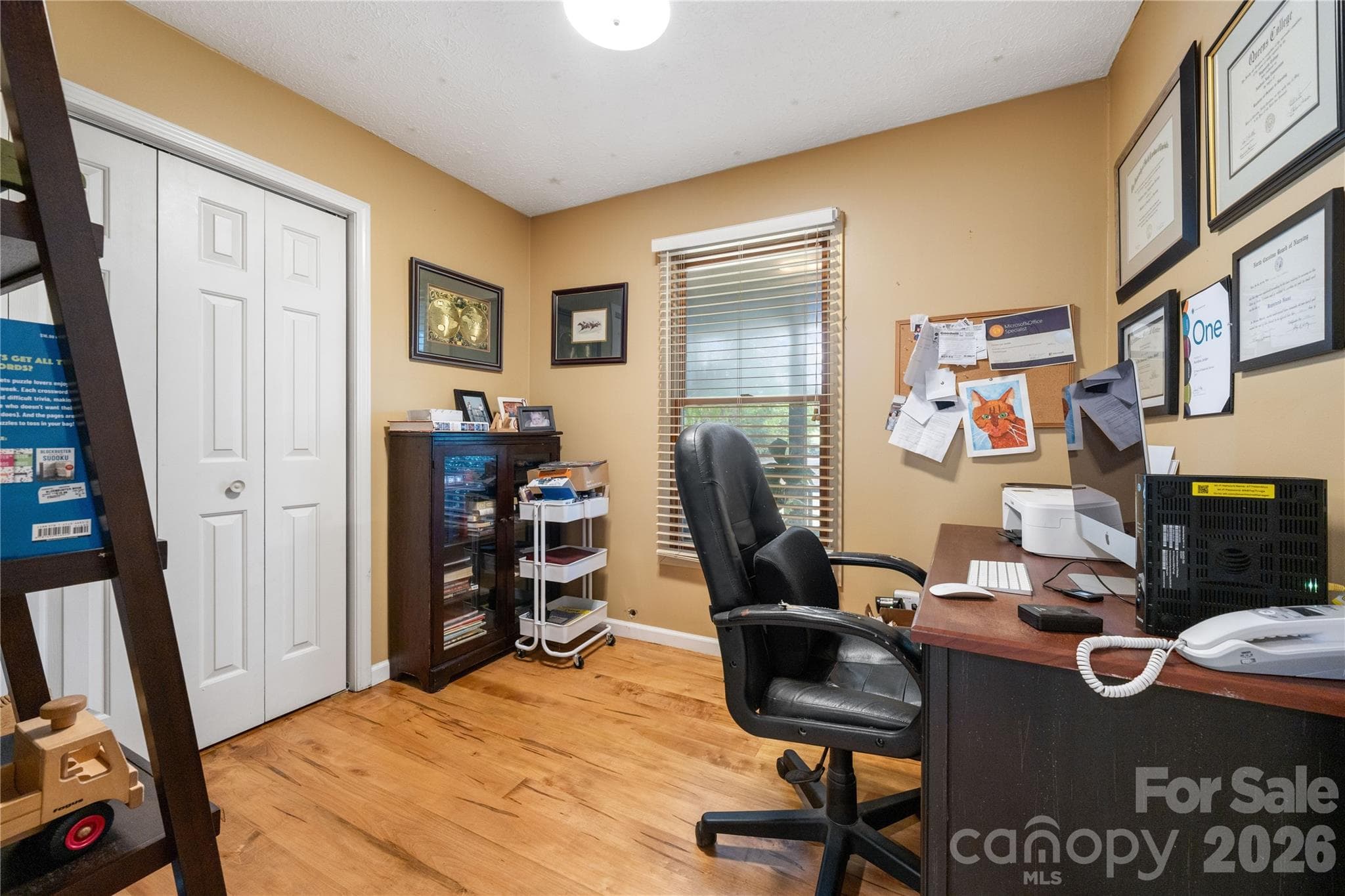 Office or flex space.  Even could serve as a 4th bedroom - 160 Palomino Trail, Mount Holly