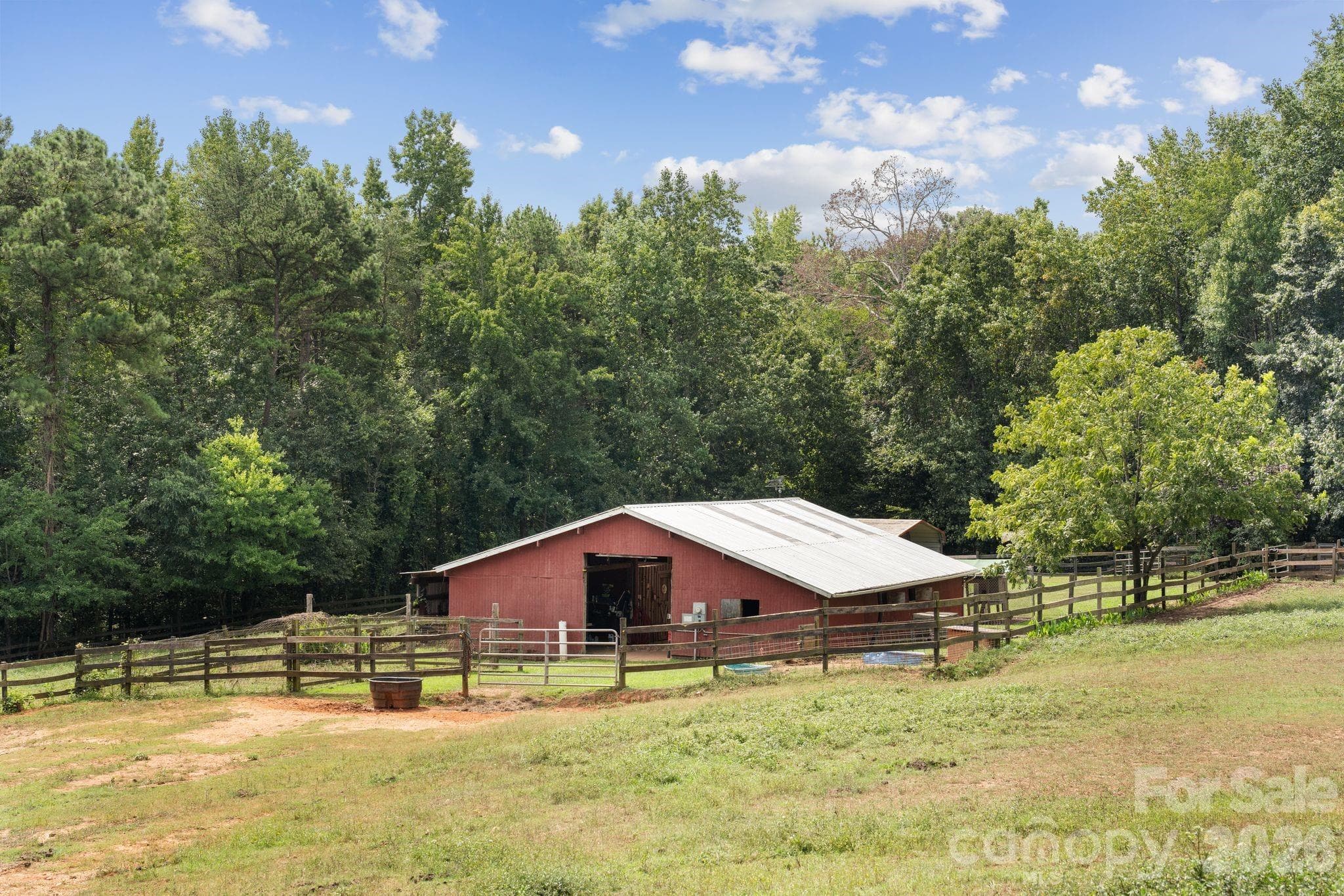 6 stall barn with center aisle - 160 Palomino Trail, Mount Holly