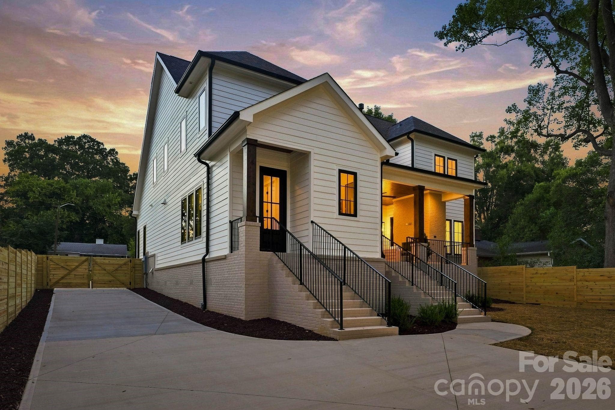 Single Family Residence at 4647 General Pershing Drive, Charlotte, photo 3 of 48