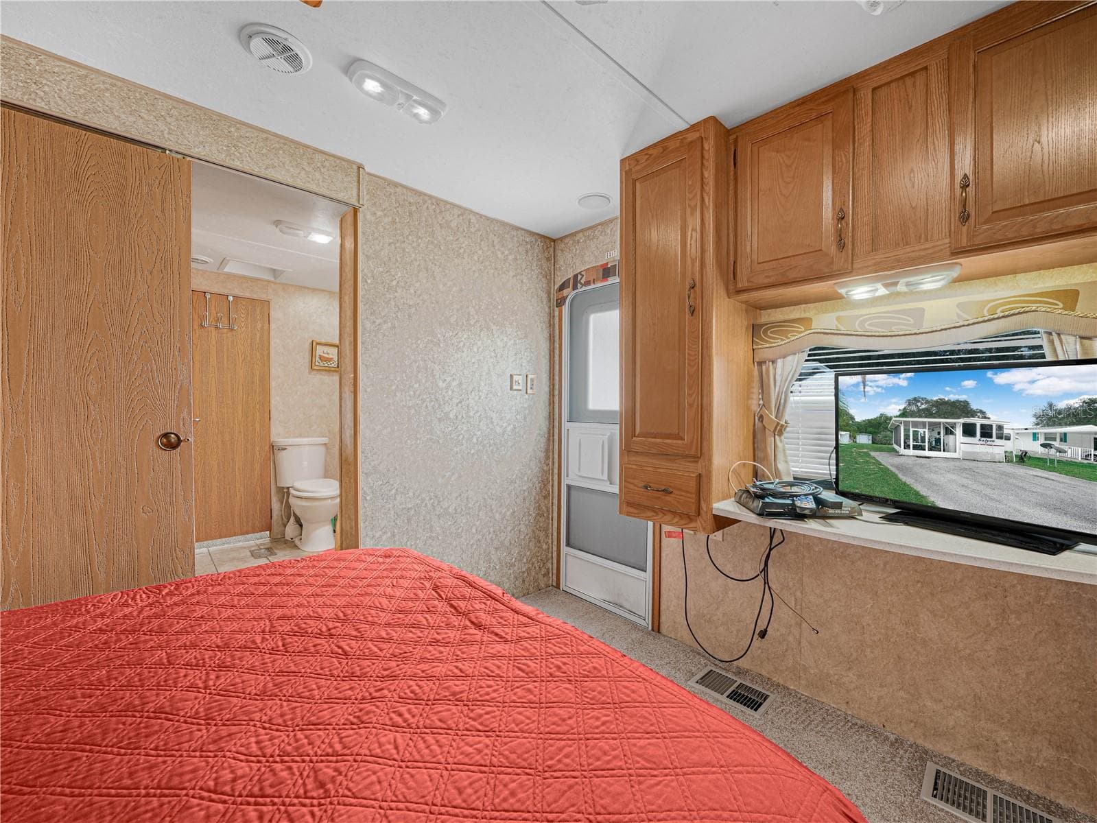 Manufactured Home at 19 SILVERSIDES ST, LAKE WALES, photo 16 of 36