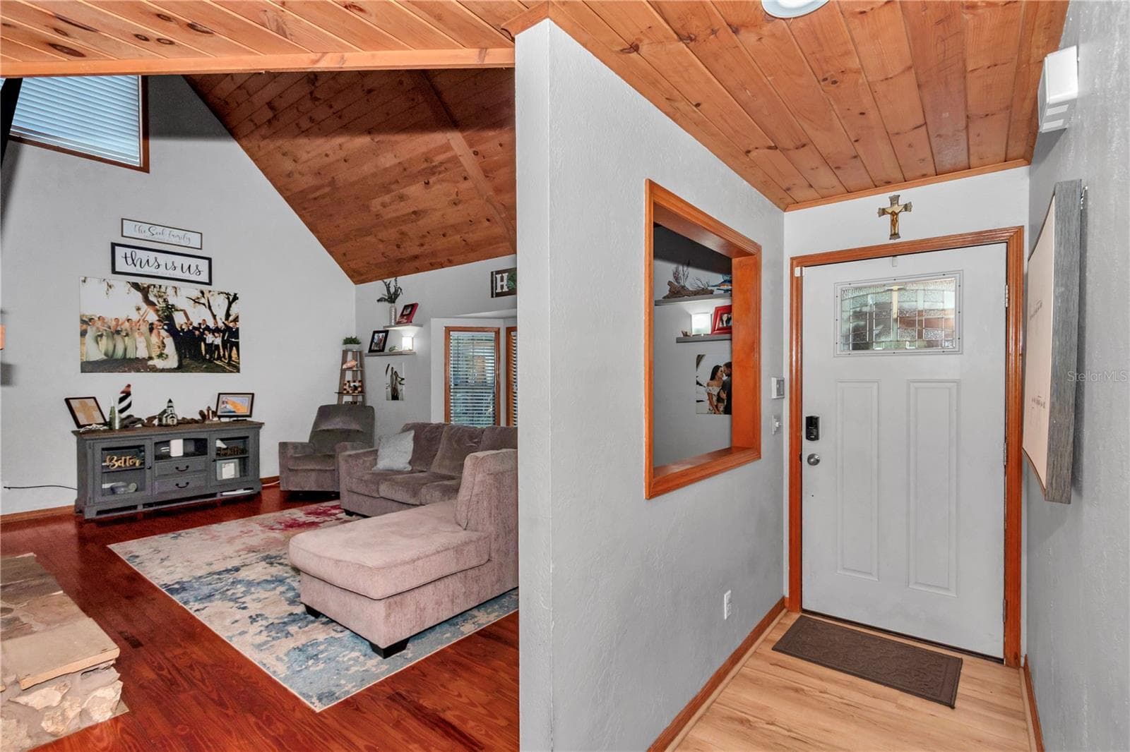 Front Entry/Living Room - 538 SW 45TH ST, OCALA