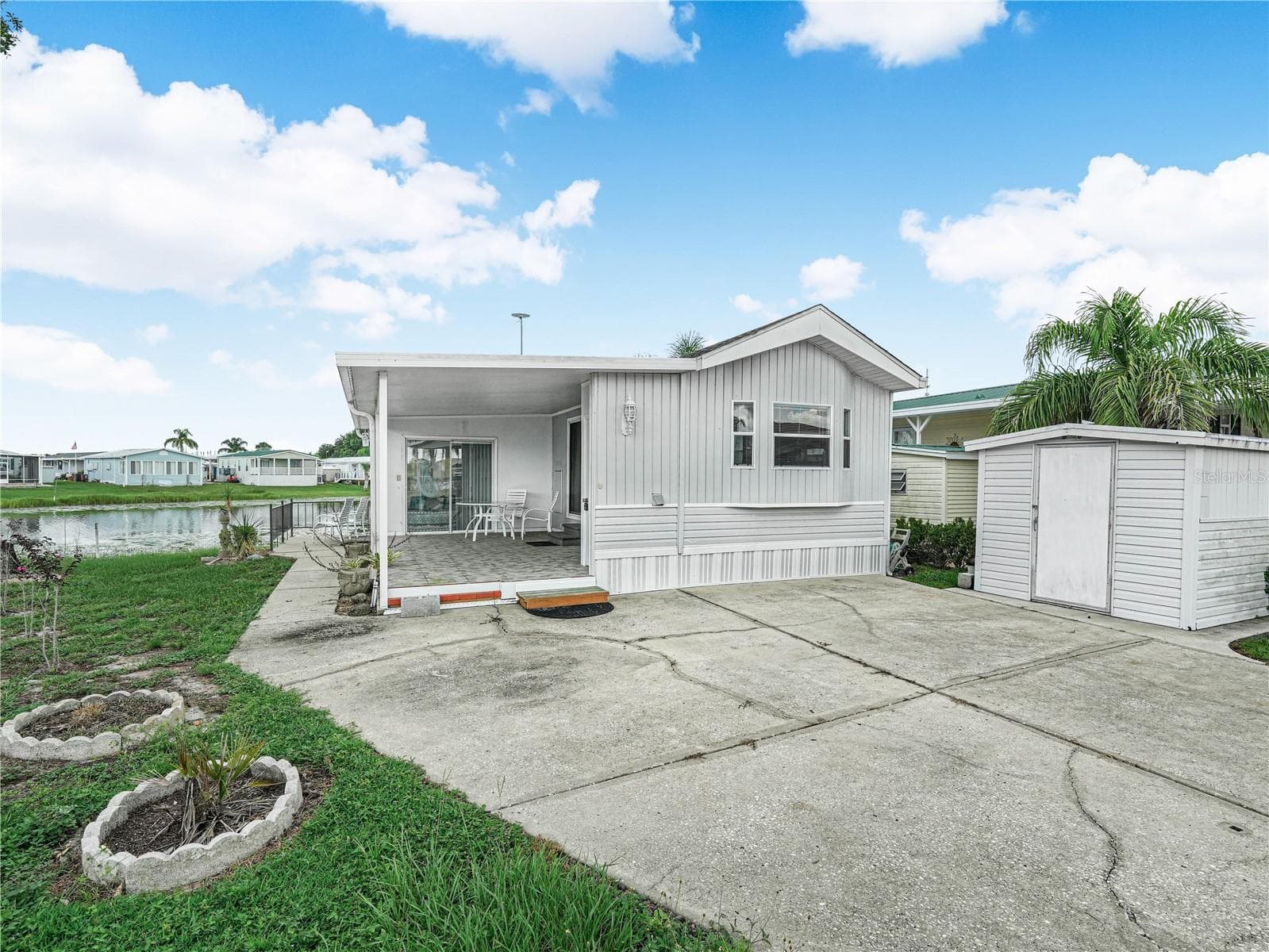 13 RED QUILL CIR