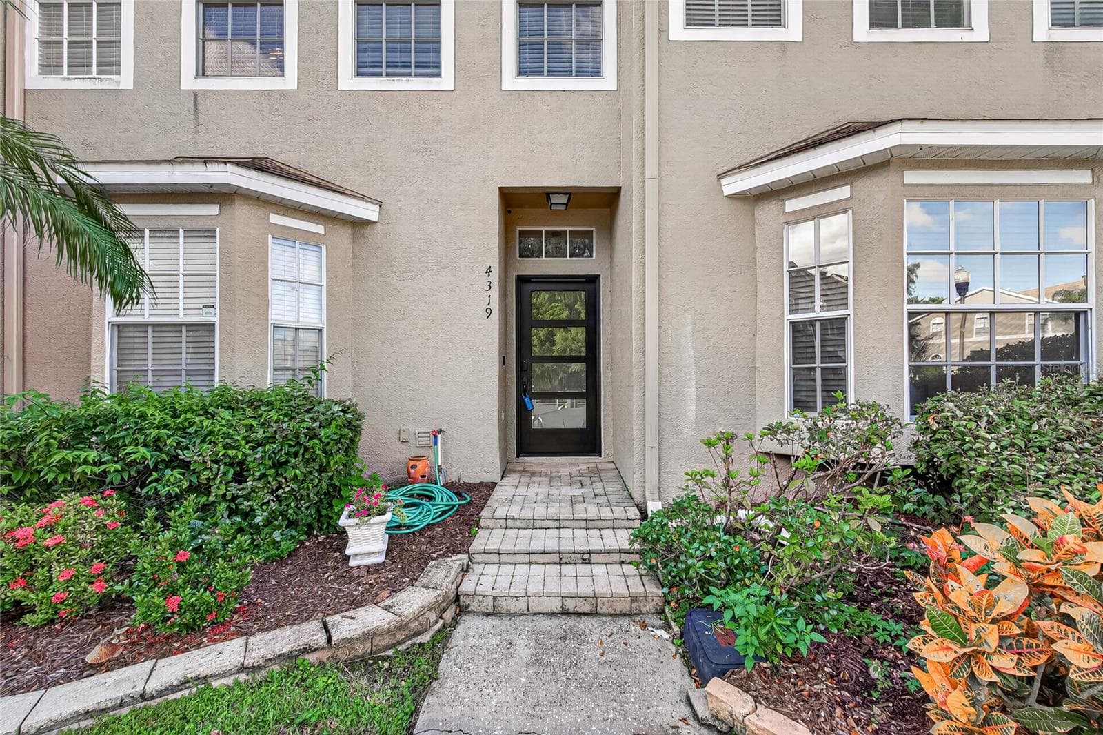 Townhouse at 4319 DEERMONT CIR, TAMPA, photo 2 of 33