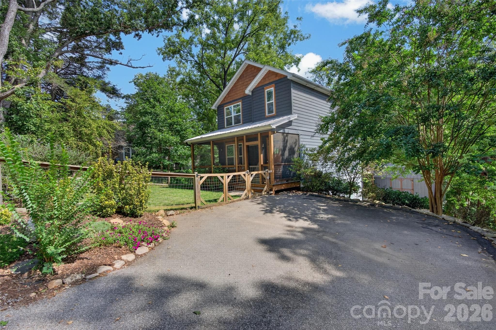 Plenty of parking - 134 Shelburne Road, Asheville