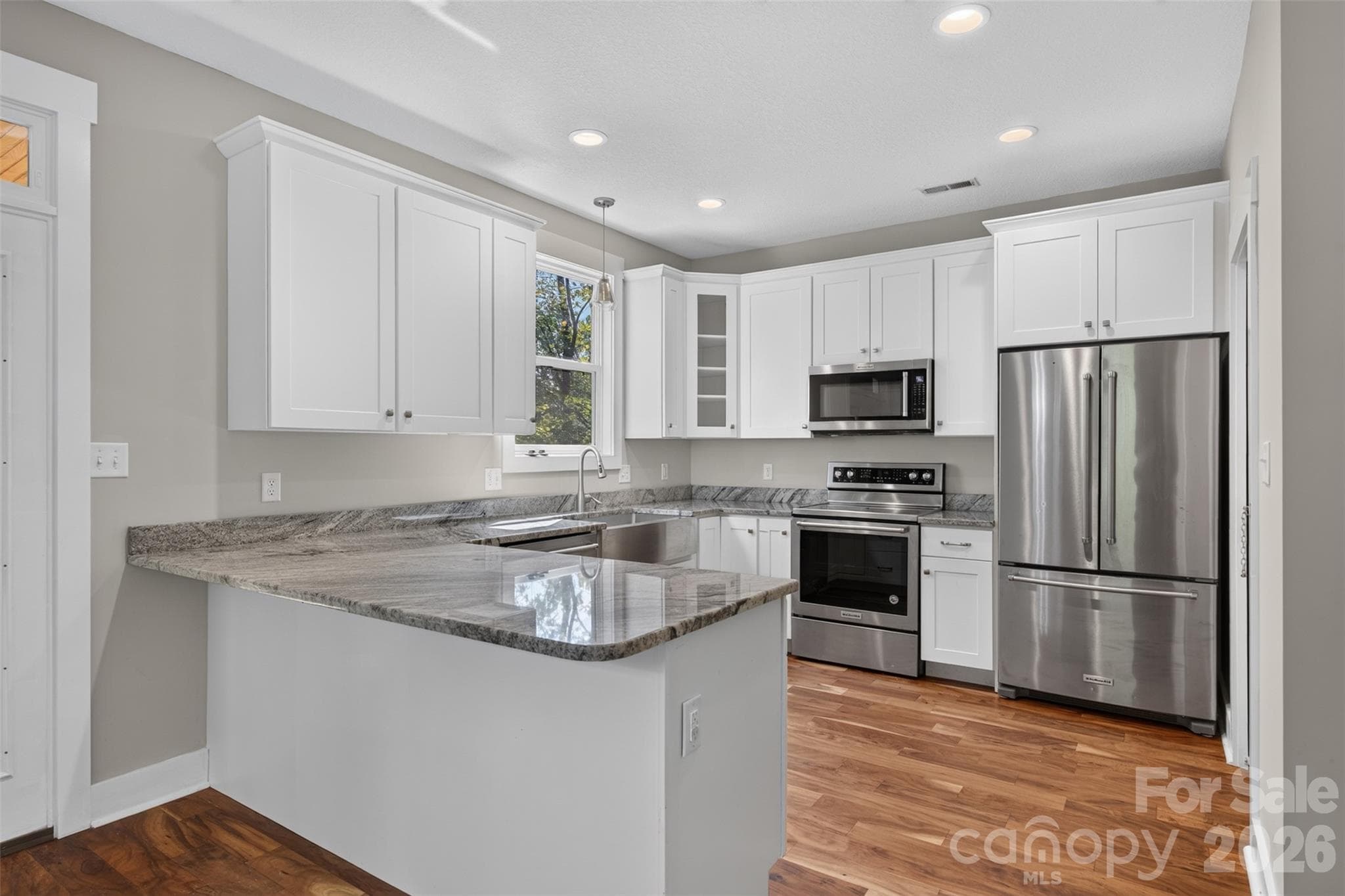 Granite peninsula, plenty of room for bar stools - 134 Shelburne Road, Asheville