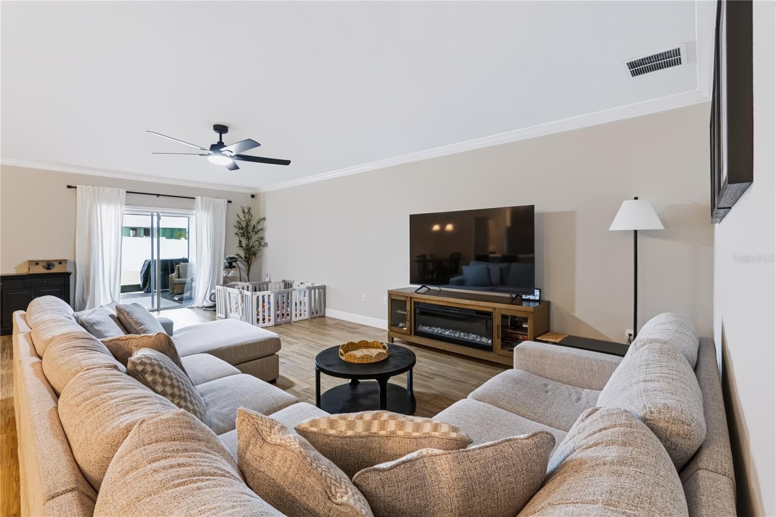 Living room/great room - 6564 RHYTHM DR, MASCOTTE