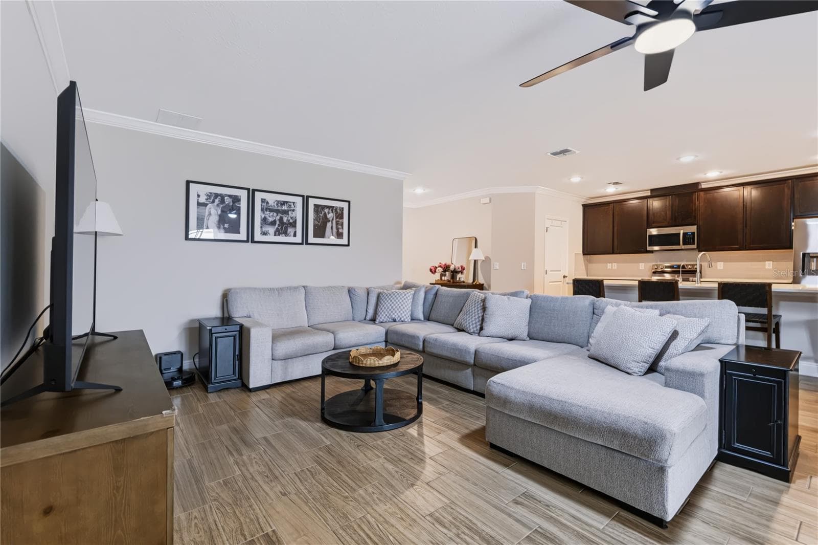 Living room/great room - 6564 RHYTHM DR, MASCOTTE