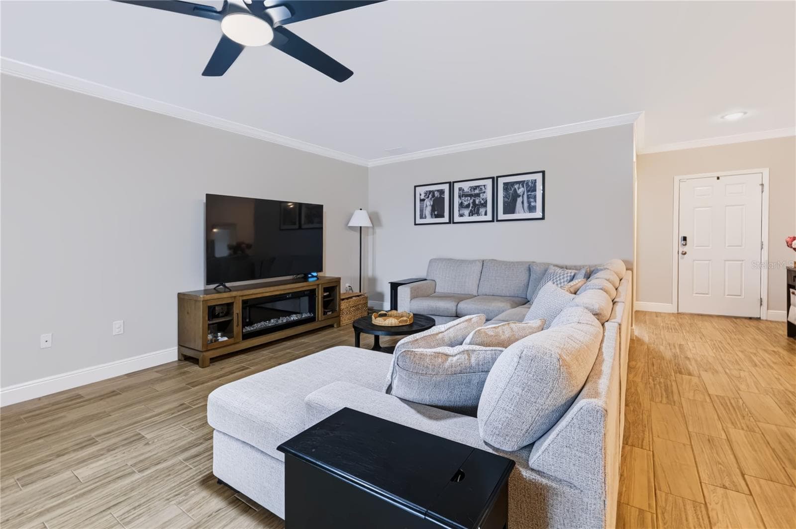 Living room/great room - 6564 RHYTHM DR, MASCOTTE