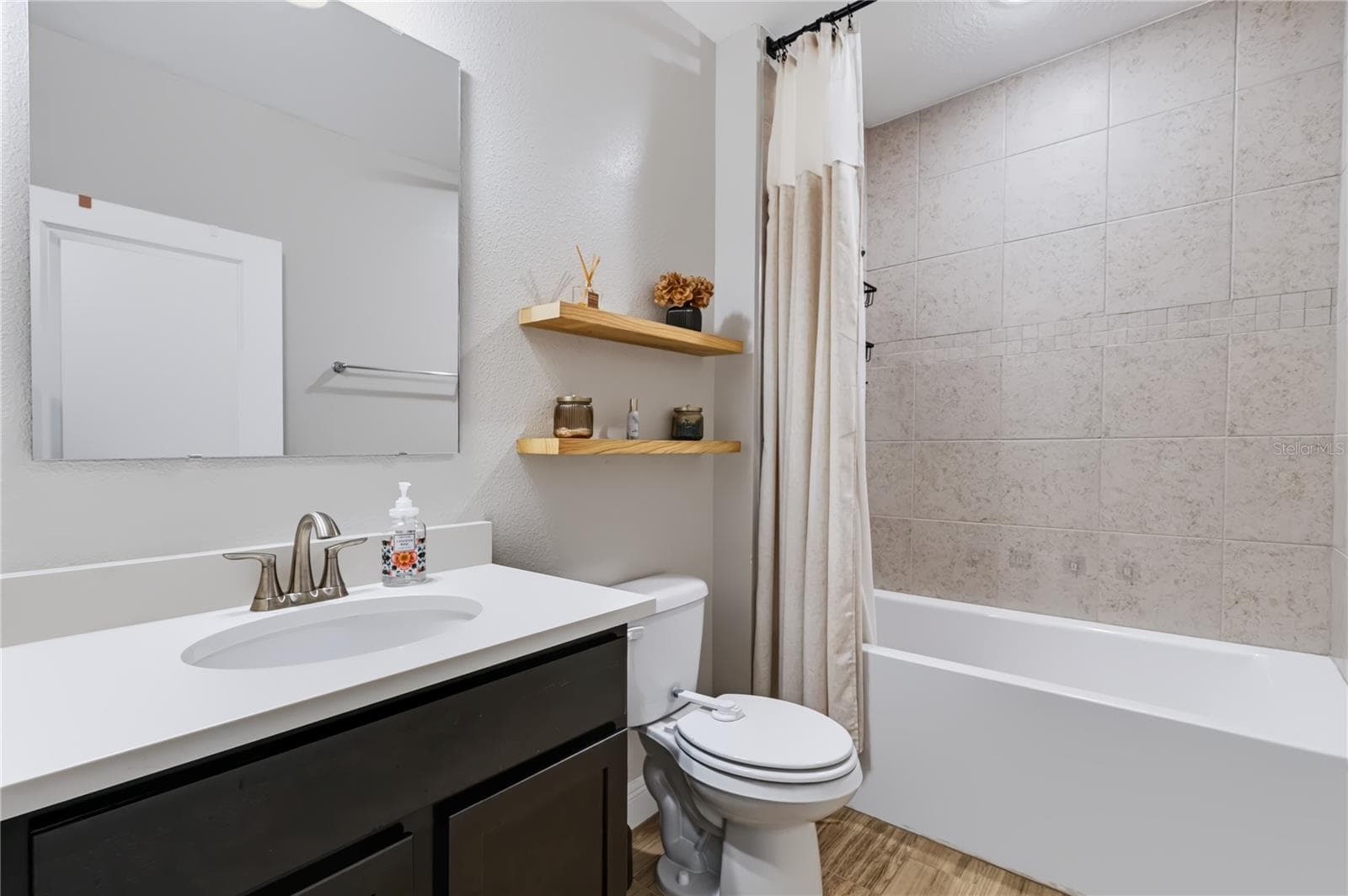 Bathroom #2 - 6564 RHYTHM DR, MASCOTTE