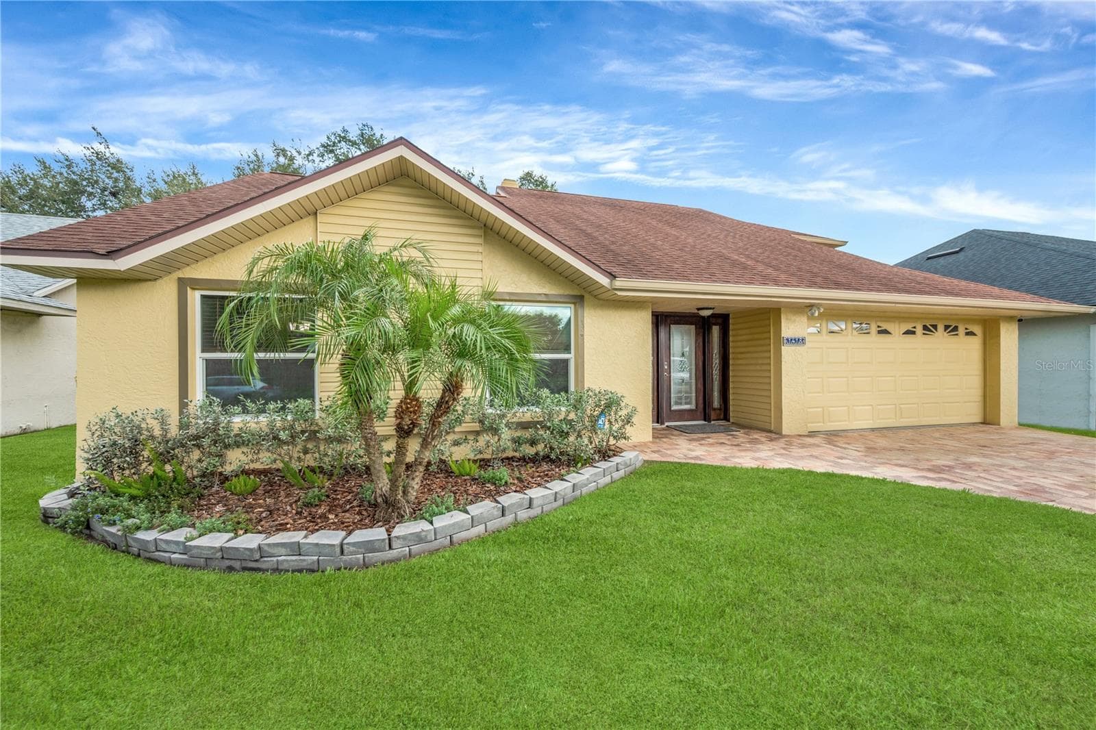 4-bedroom, 2½-bath pool and spa home in the desirable Watermill section of Providence Lakes. - 1418 SHELL FLOWER DR, BRANDON