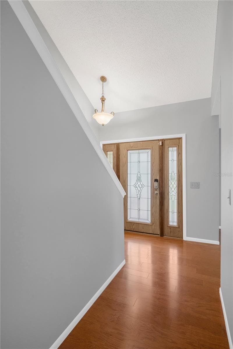 Step through the leaded glass front door with side lights into a 2-story foyer. - 1418 SHELL FLOWER DR, BRANDON