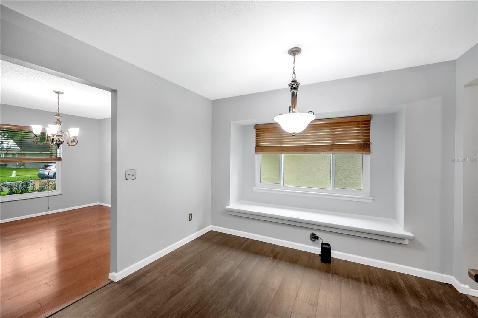 The kitchen has the perfect casual dining area with a built-in window seat. - 1418 SHELL FLOWER DR, BRANDON