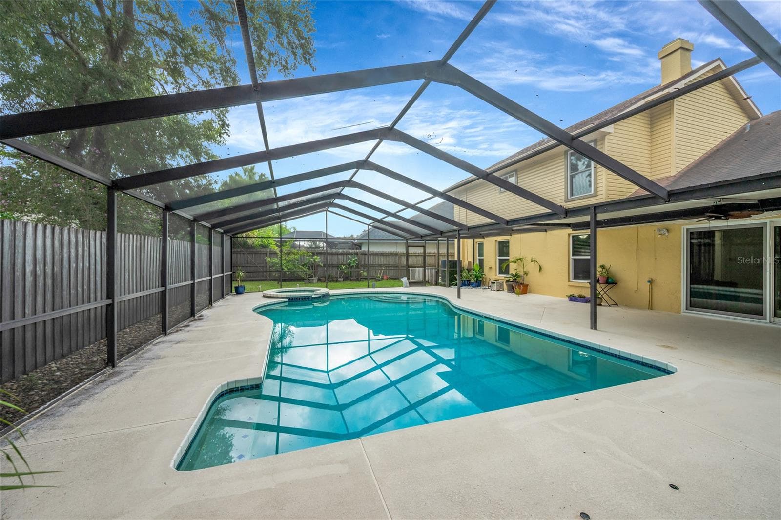 This is a deep pool heated by a propane heater connected to a propane tank on the south east side yard. (Tank is owned - not leased) - 1418 SHELL FLOWER DR, BRANDON