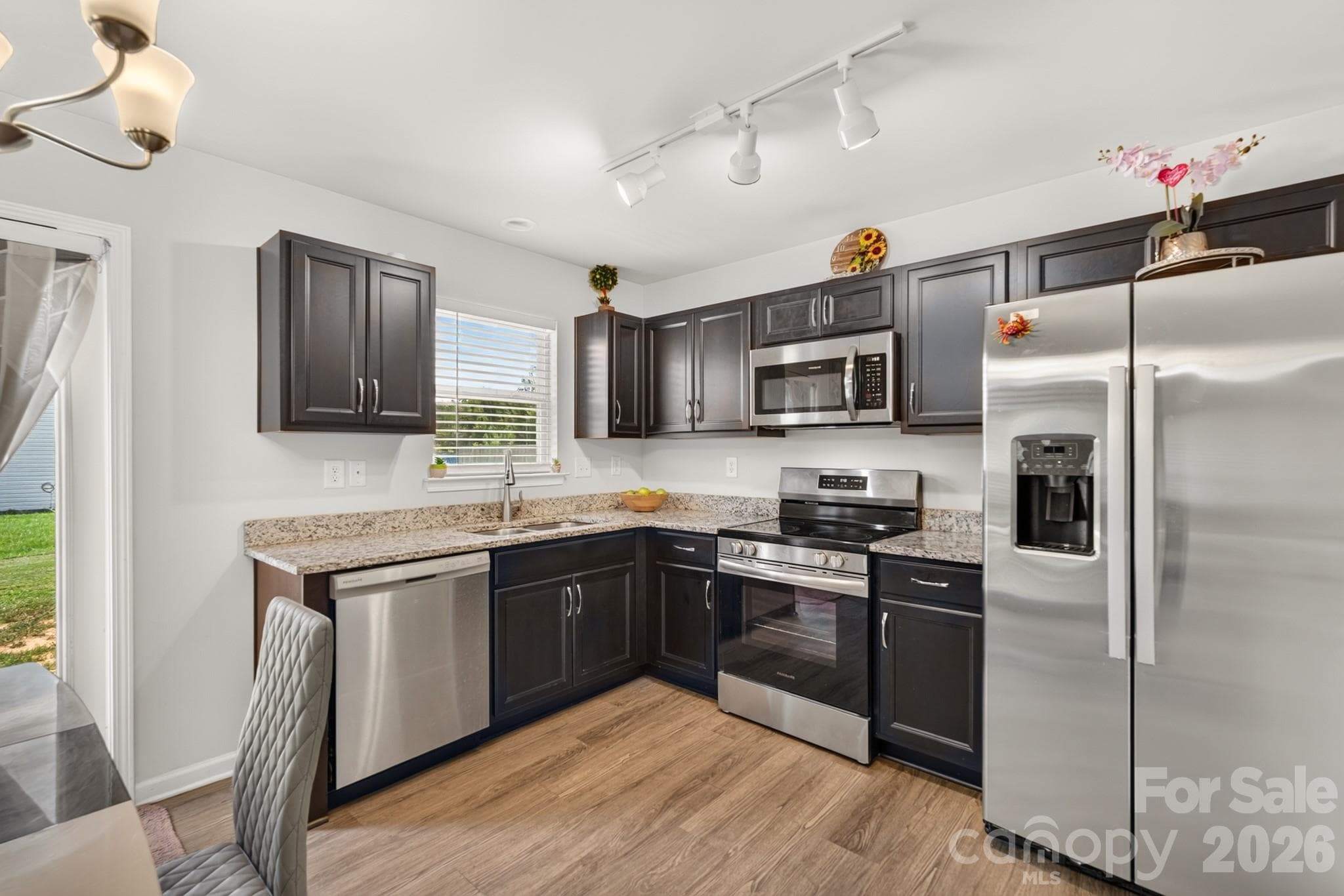 Single Family Residence at 1425 Springdale Road, Lancaster, photo 6 of 34