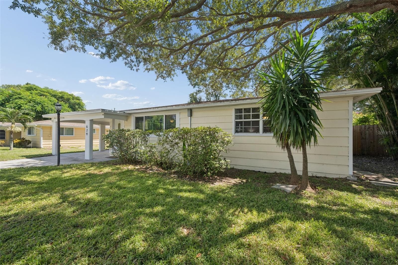 Single Family Residence at 629 LEXINGTON ST, DUNEDIN, photo 8 of 61