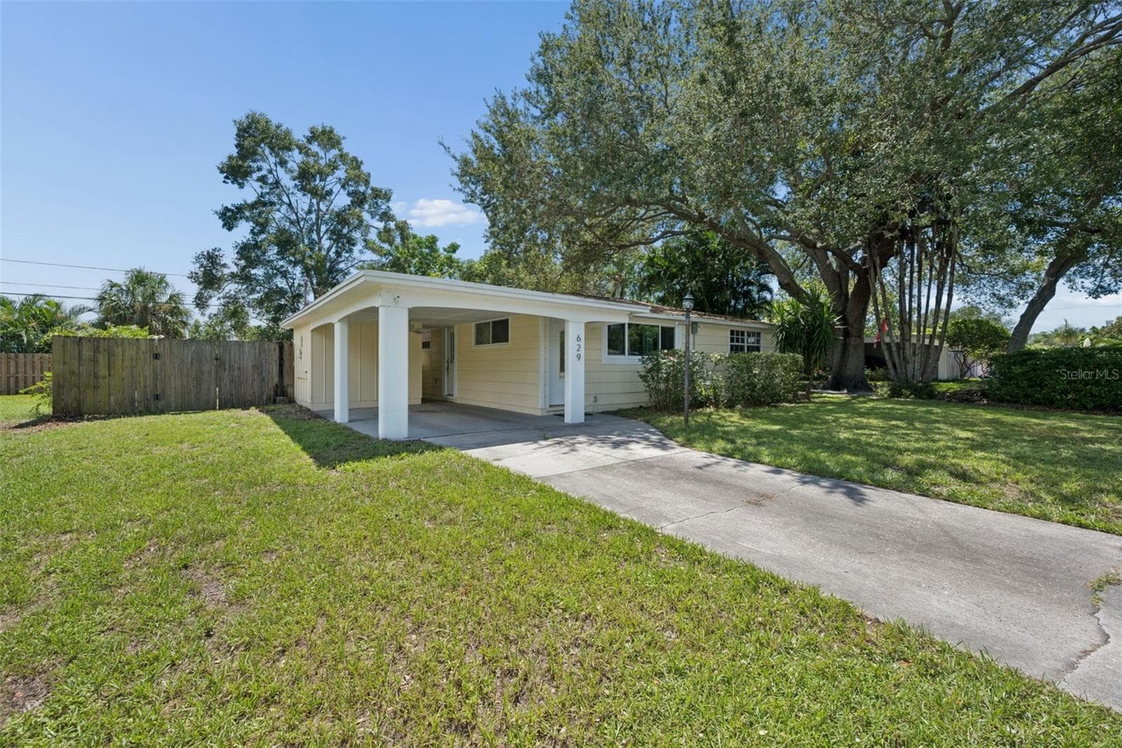 Single Family Residence at 629 LEXINGTON ST, DUNEDIN, photo 11 of 61