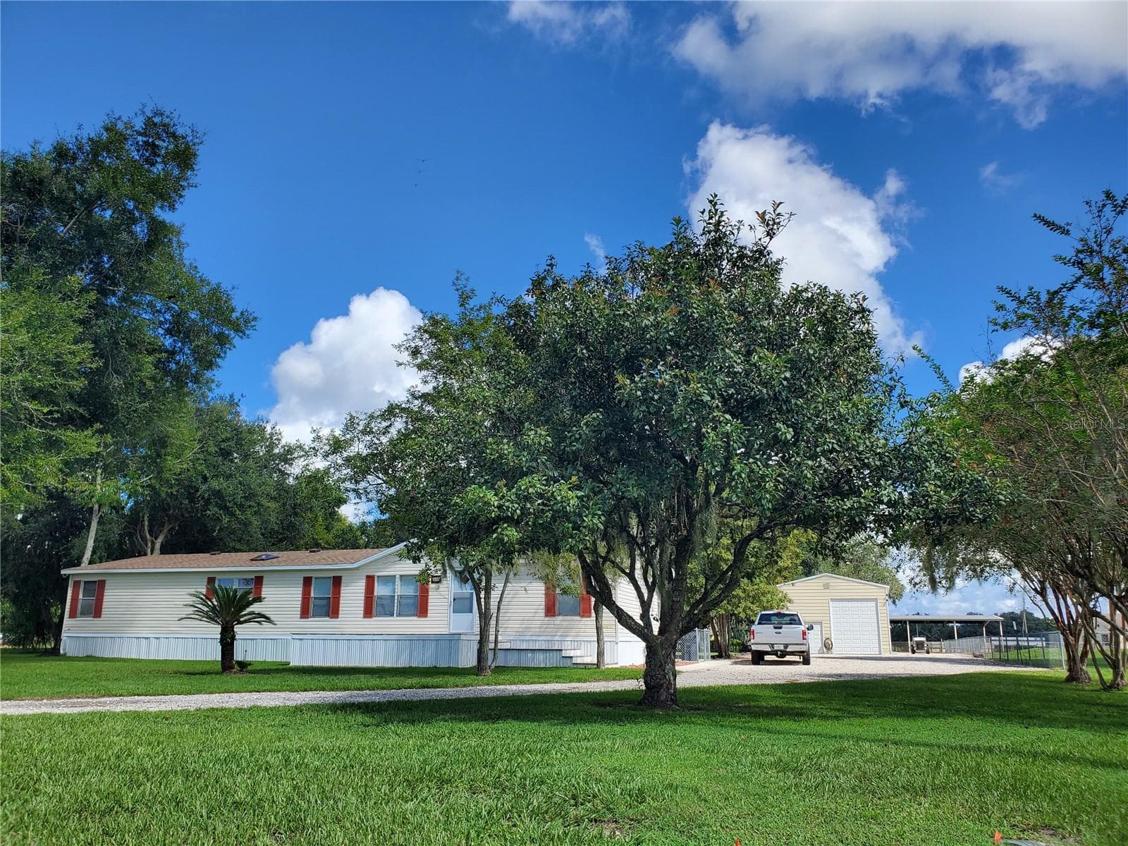 4902 COUNTRY TRAILS DR