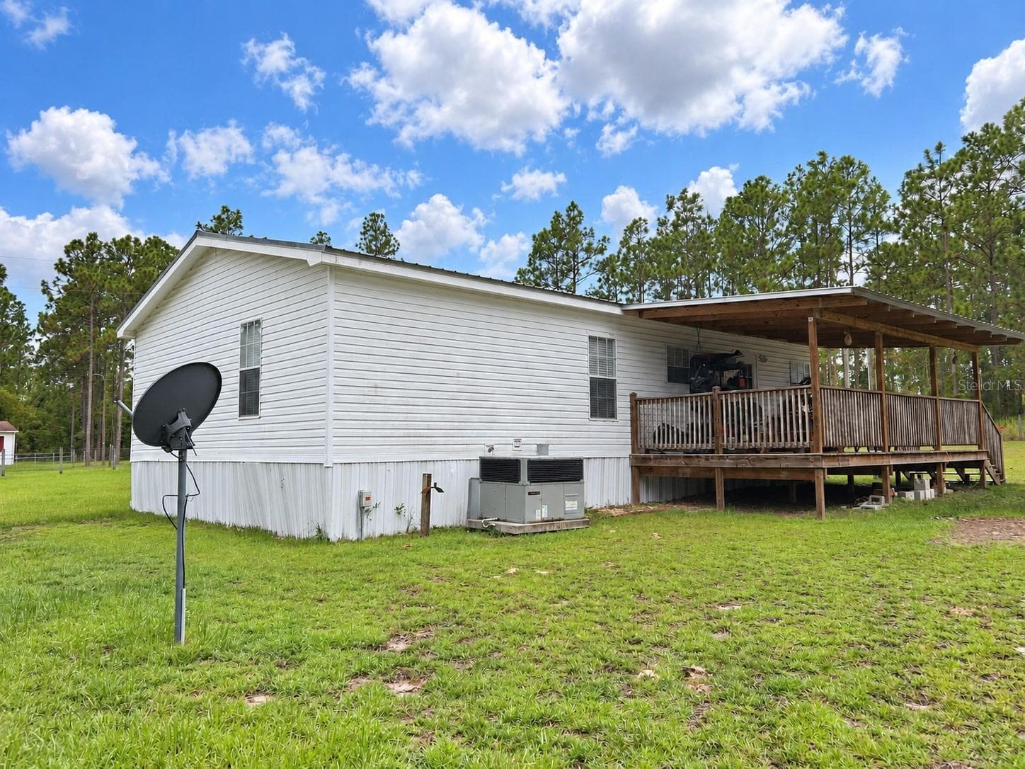 Manufactured Home at 13191 NE 9TH ST, WILLISTON, photo 3 of 21