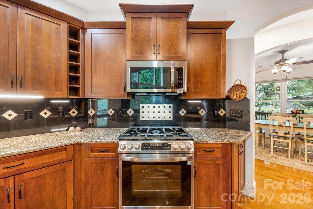 New Gas Oven - 151 Hillside Drive, Swannanoa