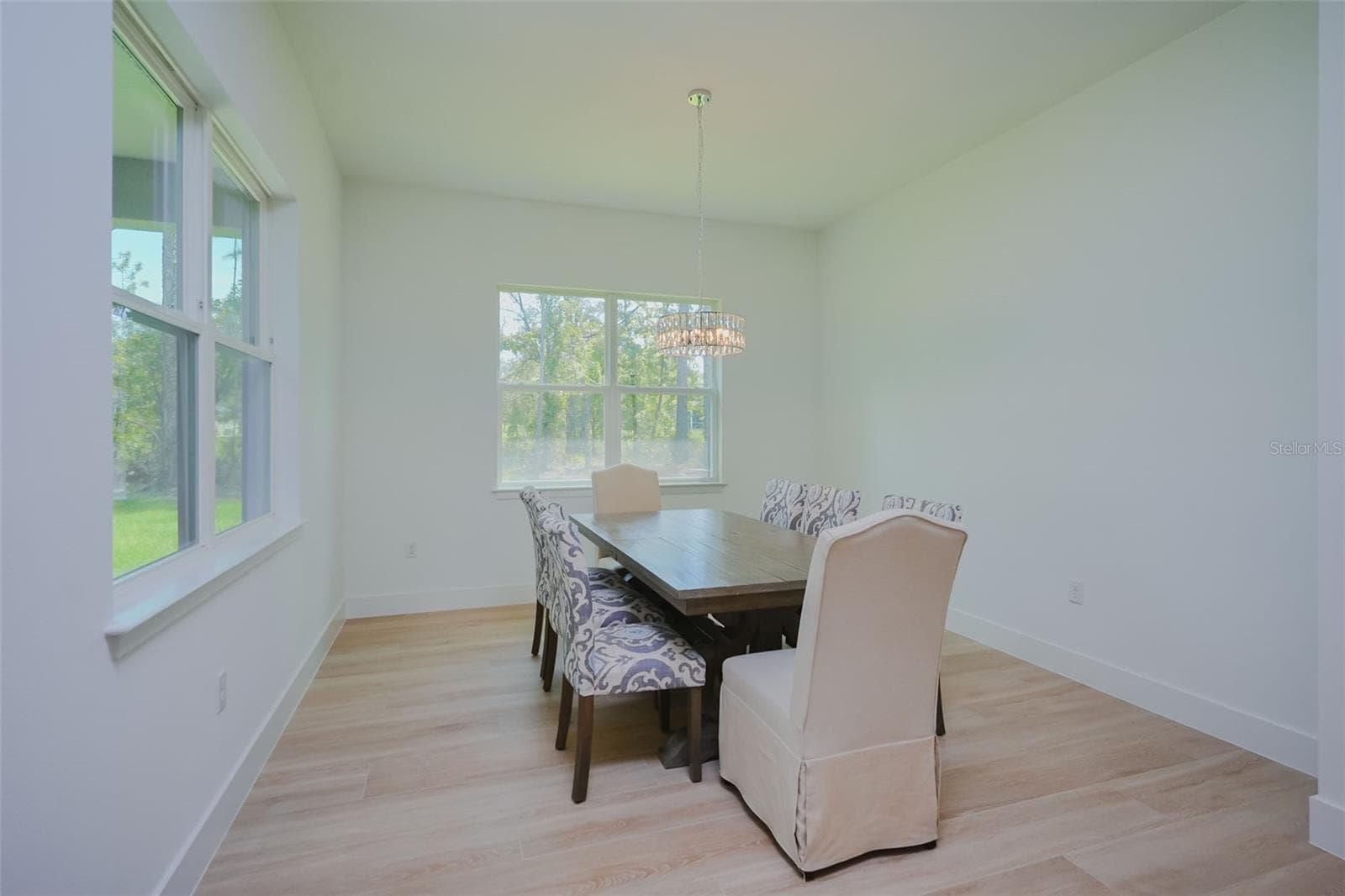Dining - 17460 MACASSAR RD, WEEKI WACHEE