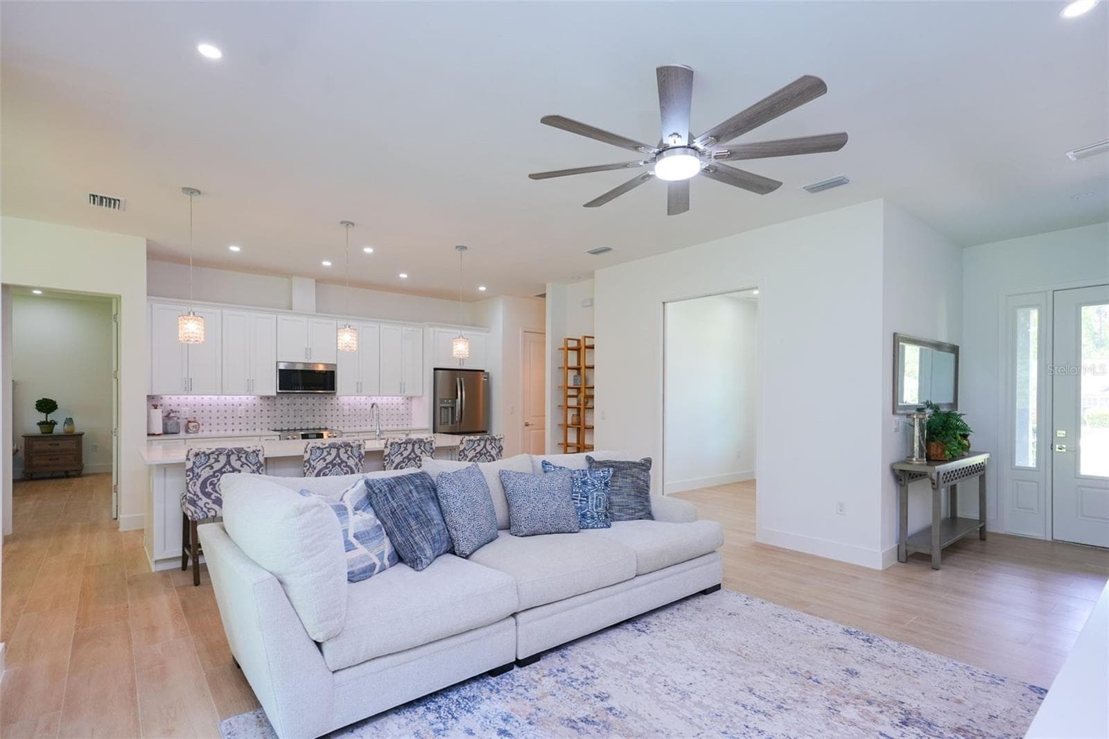 Living/Kitchen - 17460 MACASSAR RD, WEEKI WACHEE