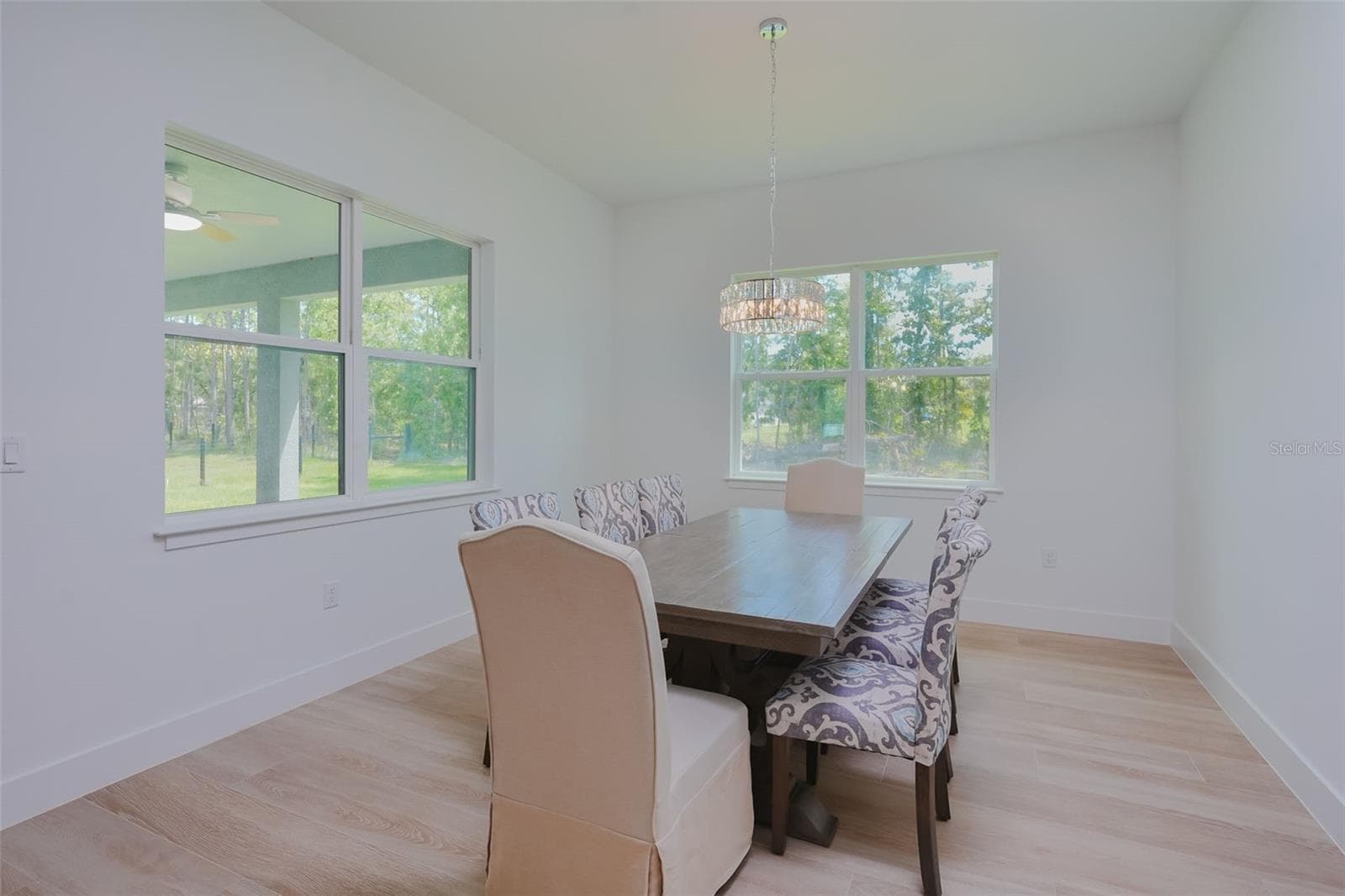 Dining - 17460 MACASSAR RD, WEEKI WACHEE