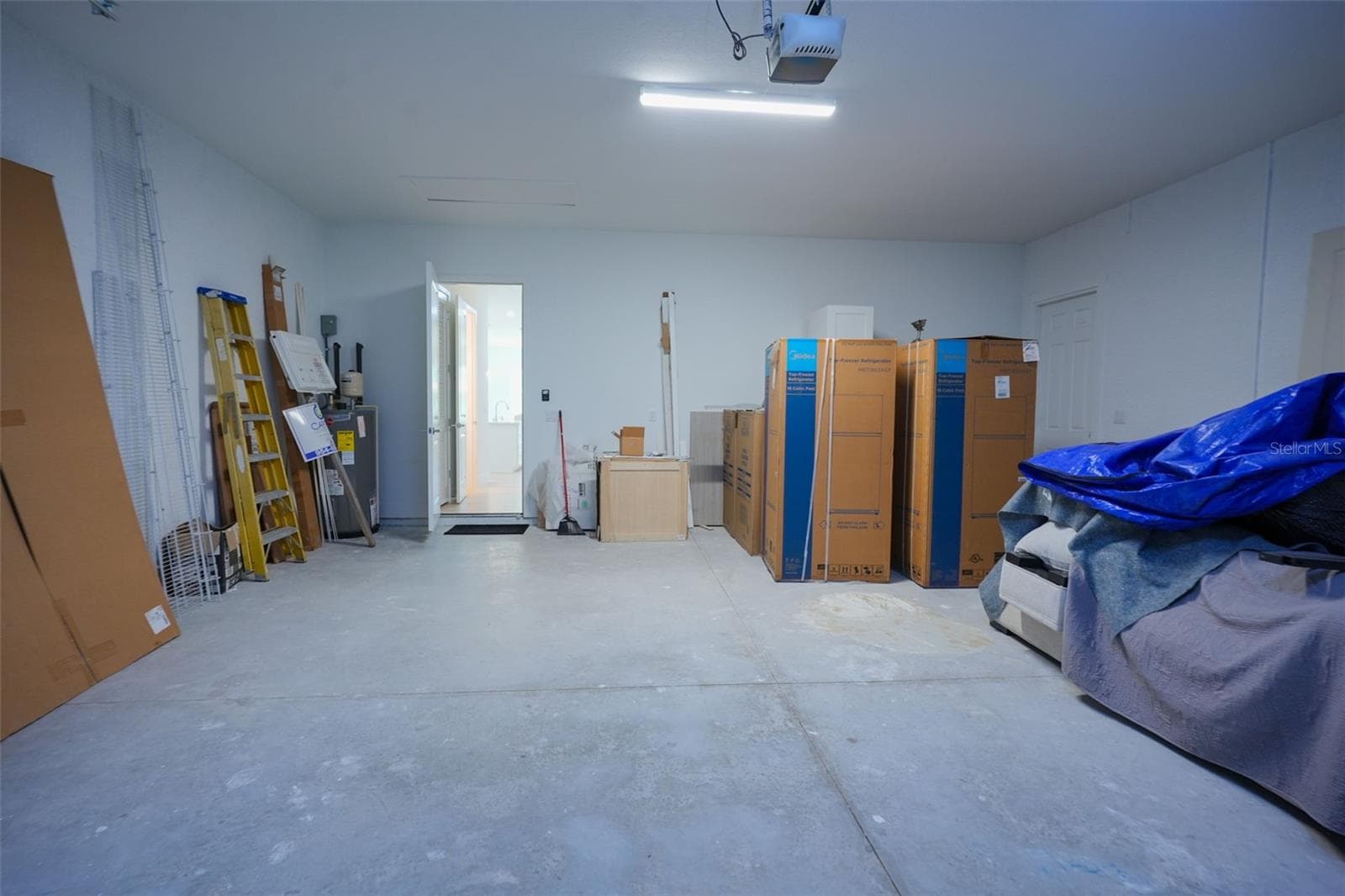Garage - 17460 MACASSAR RD, WEEKI WACHEE