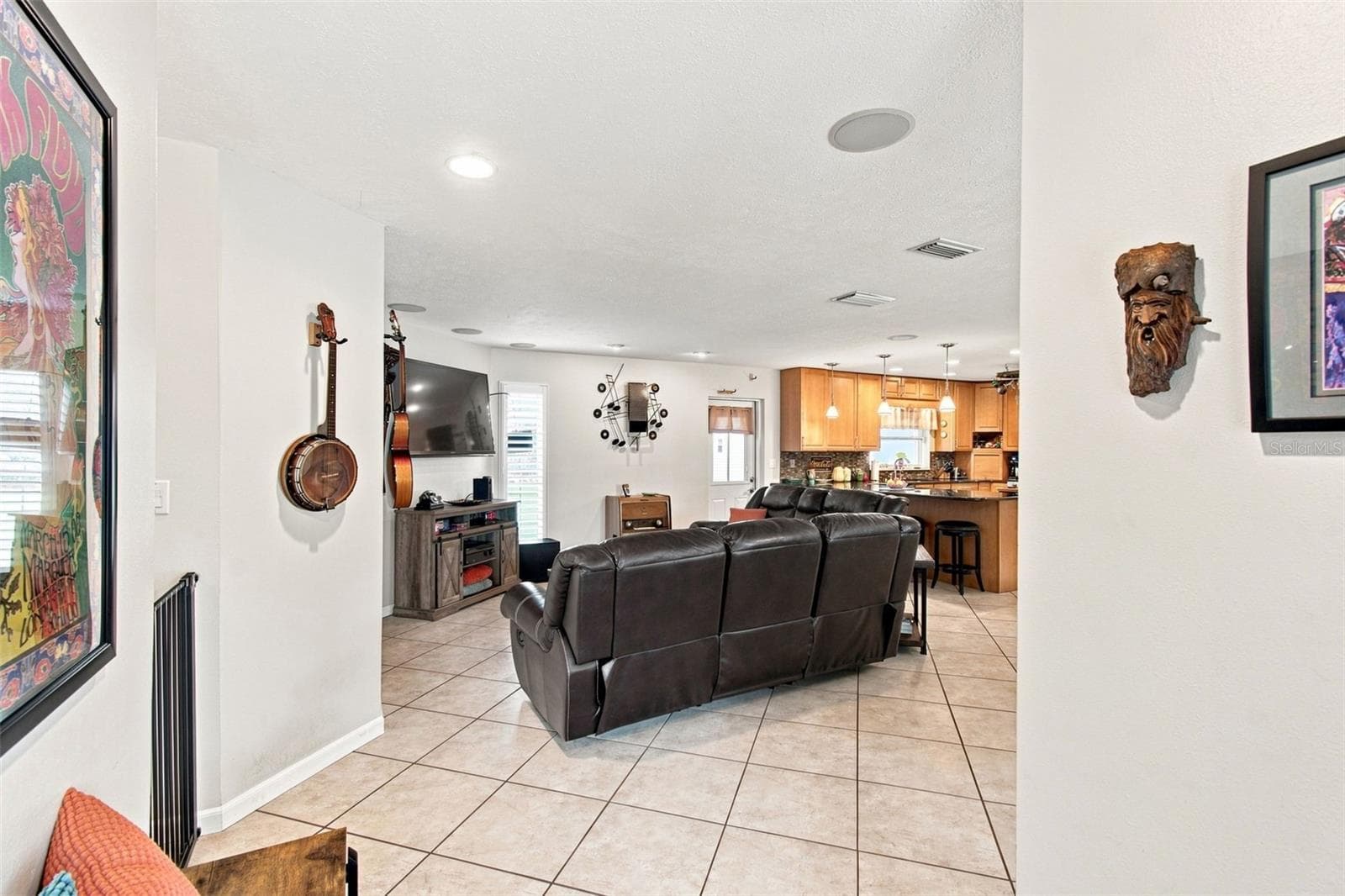 Single Family Residence at 610 HITCHING POST DR, BRANDON, photo 6 of 56