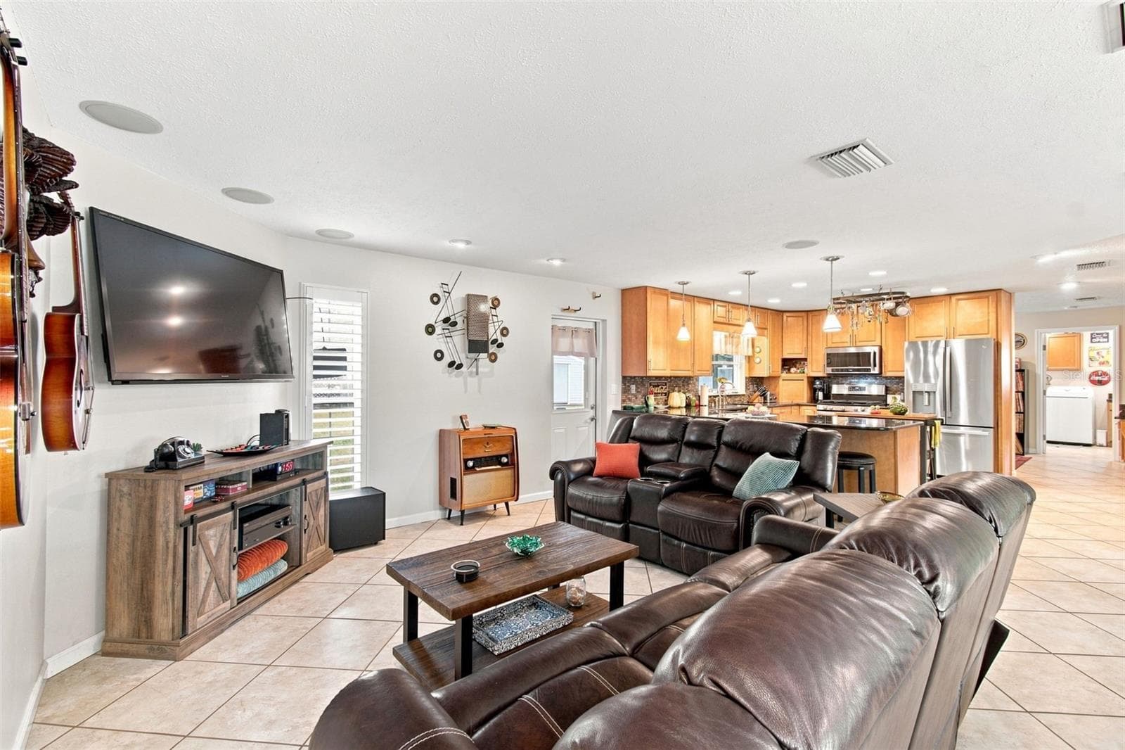 Single Family Residence at 610 HITCHING POST DR, BRANDON, photo 7 of 56