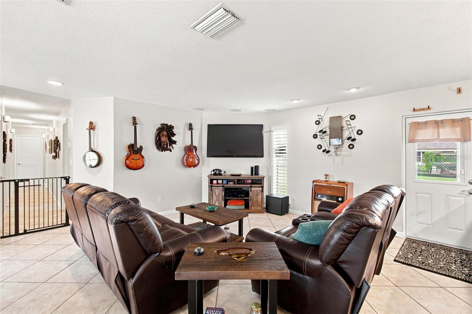 Single Family Residence at 610 HITCHING POST DR, BRANDON, photo 8 of 56
