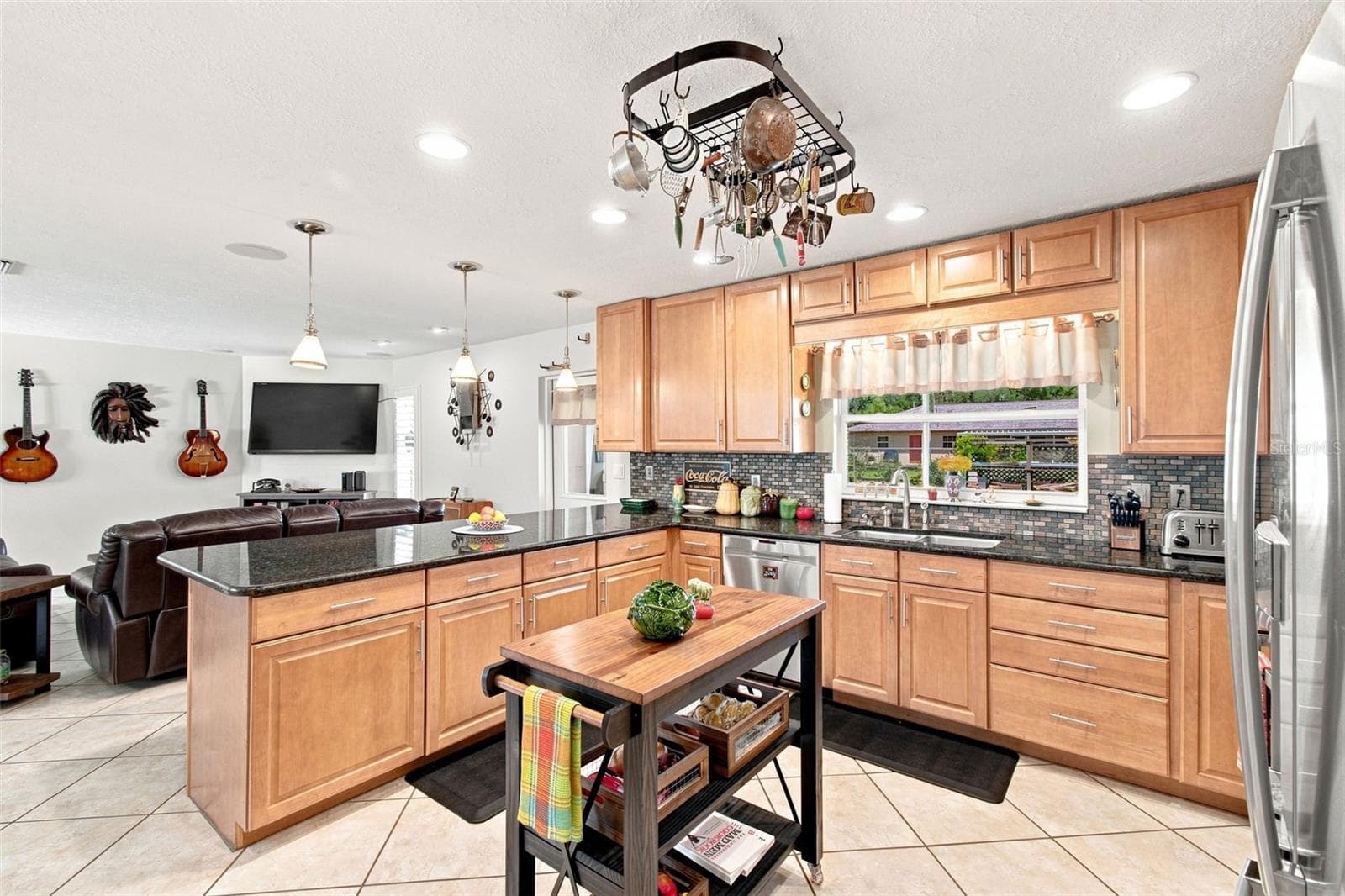 Single Family Residence at 610 HITCHING POST DR, BRANDON, photo 14 of 56
