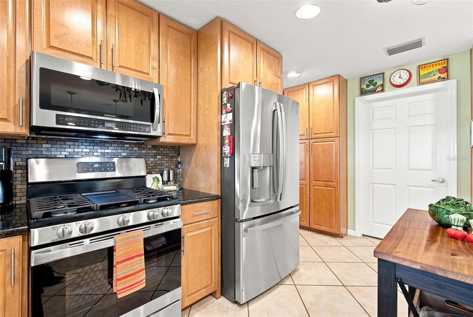 Single Family Residence at 610 HITCHING POST DR, BRANDON, photo 17 of 56