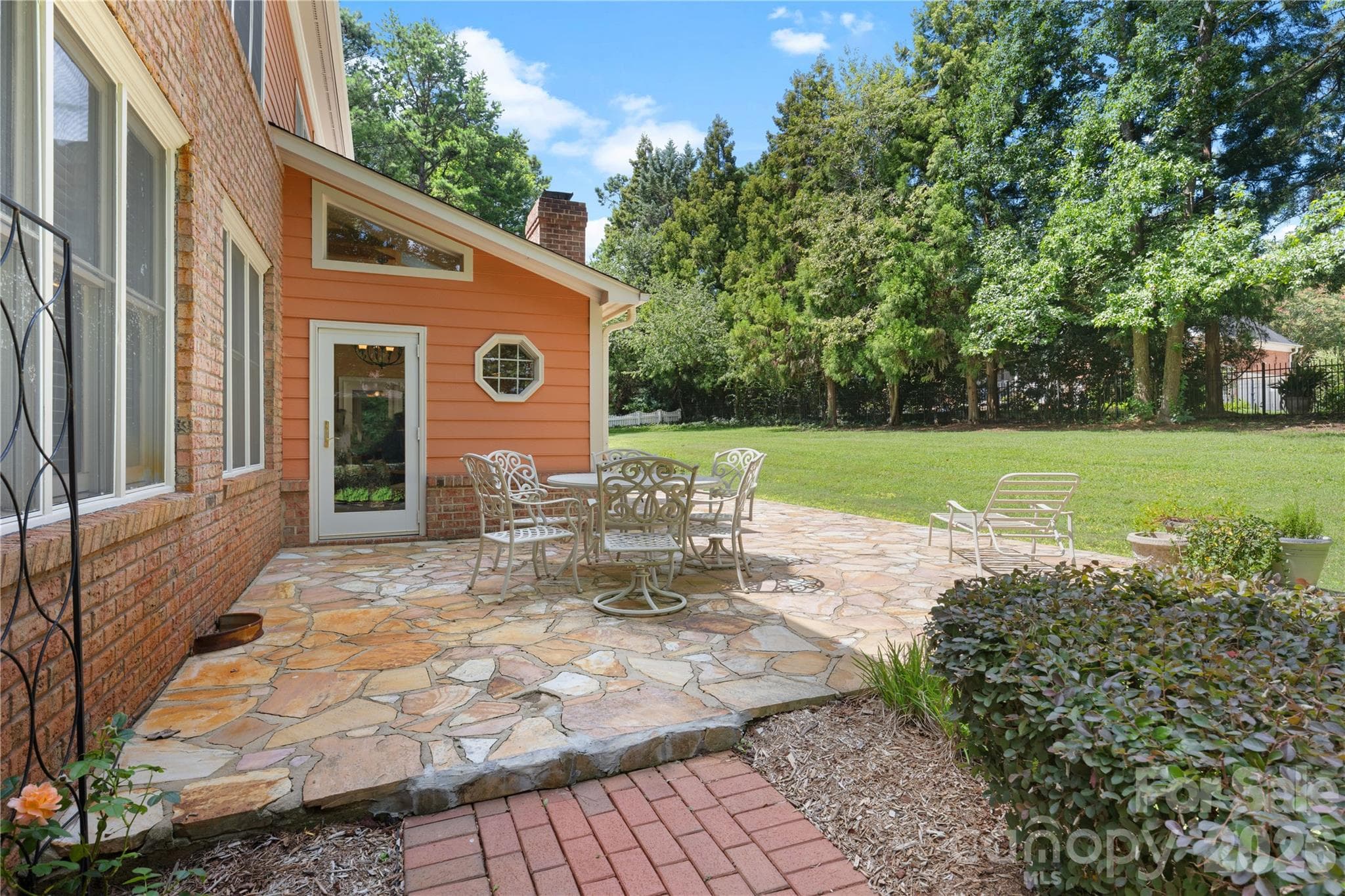 Single Family Residence at 6041 Bluebird Hill Lane, Matthews, photo 2 of 24