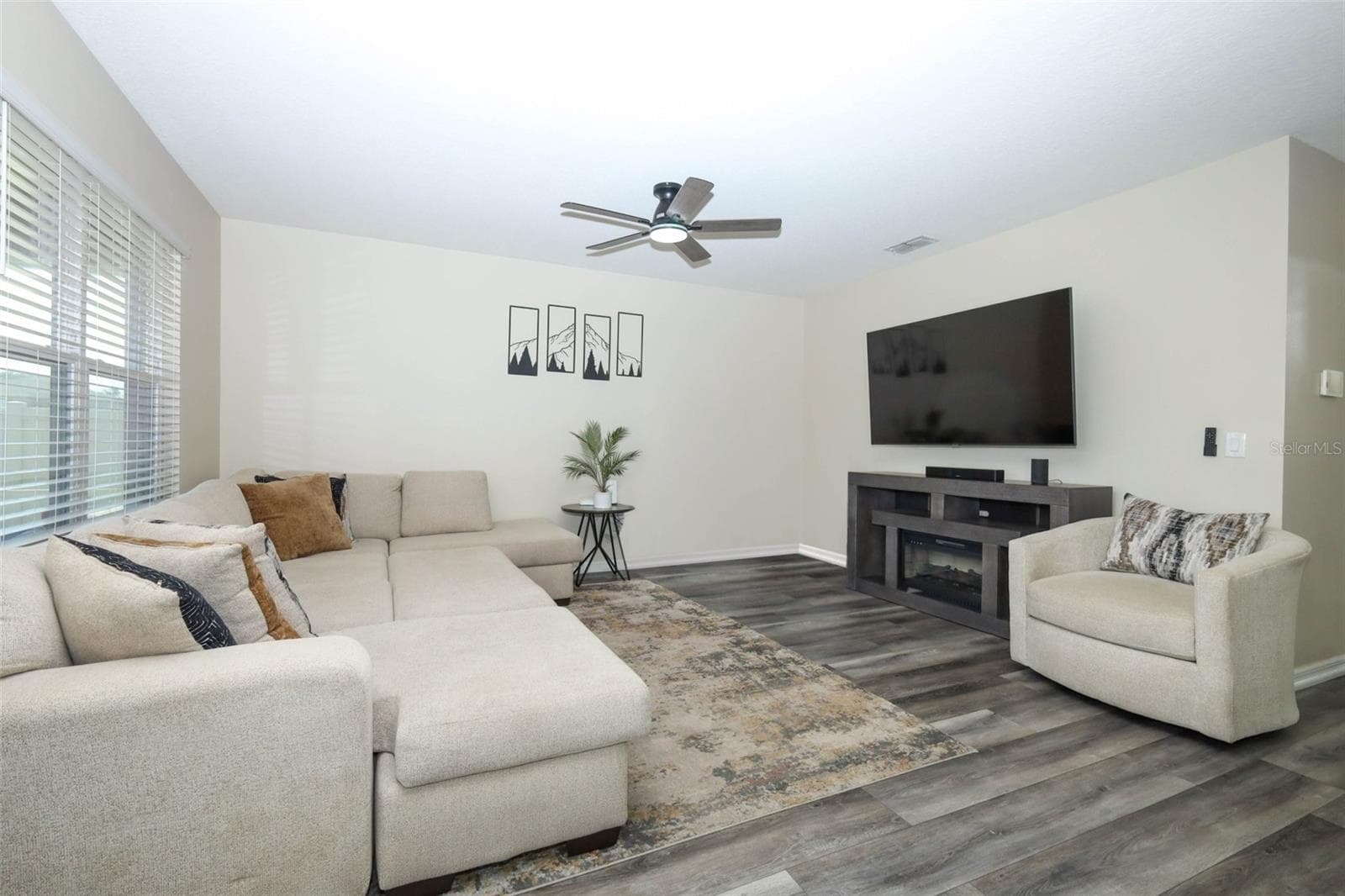 Single Family Residence at 2657 GRAND CENTRAL AVE, TAVARES, photo 4 of 52