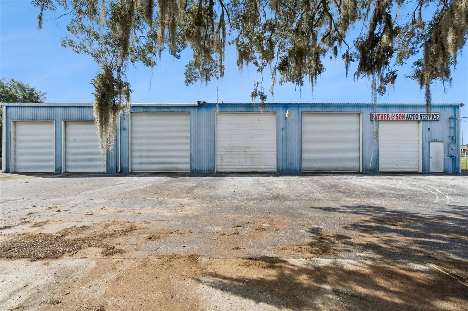 11 W MAGNOLIA ST